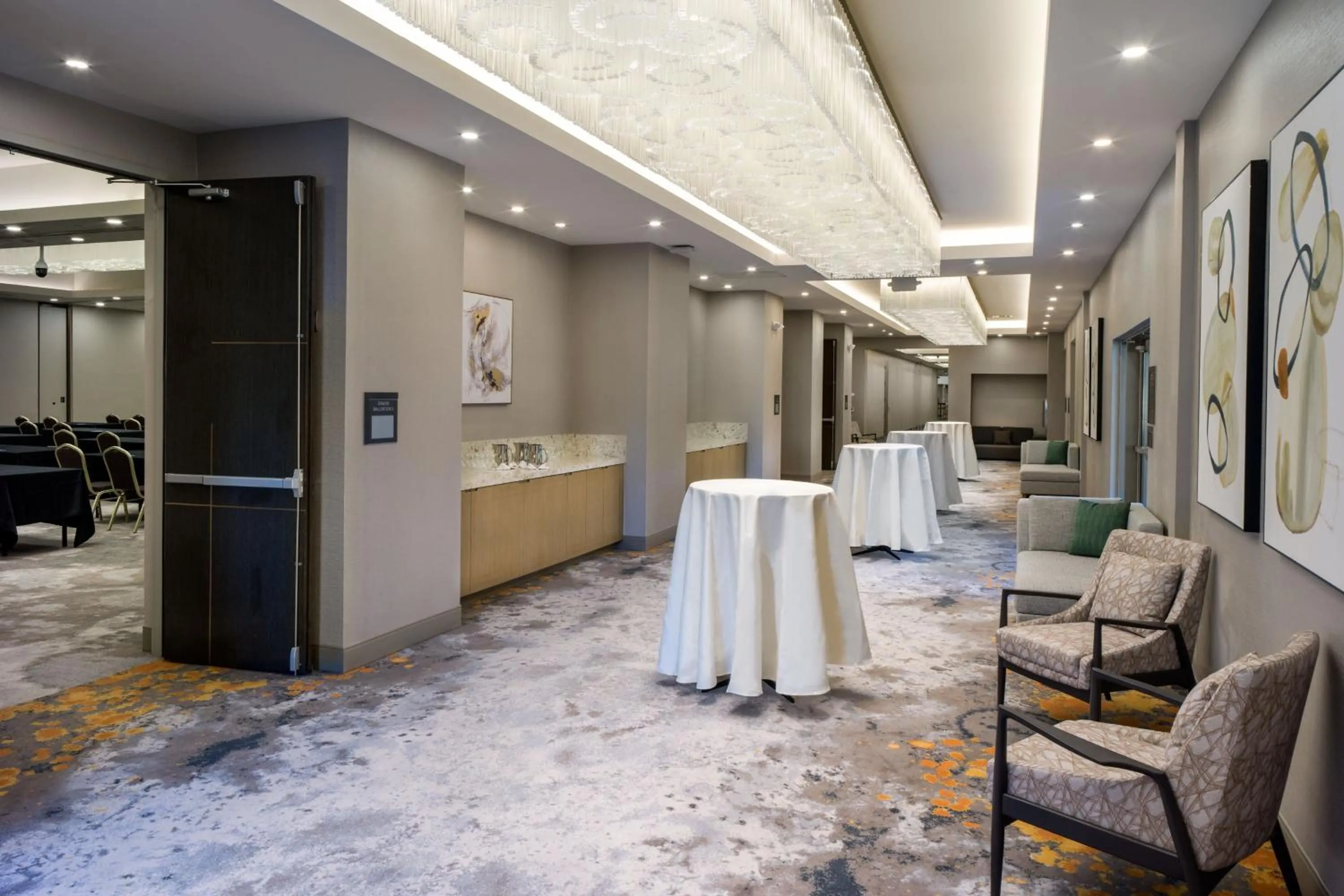 Meeting/conference room in Delta Hotels by Marriott Ontario Airport