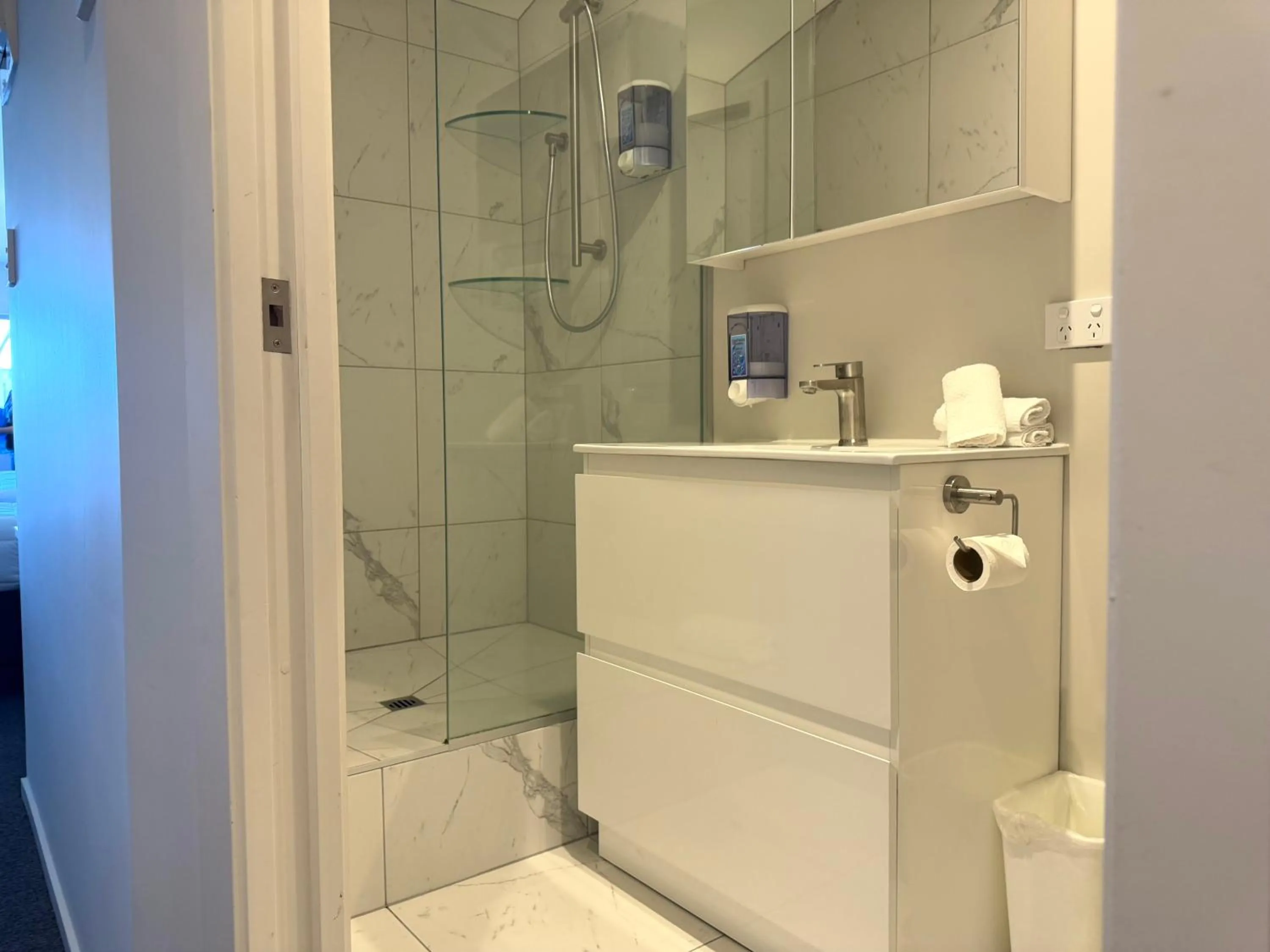 Shower in Bluewater Hotel