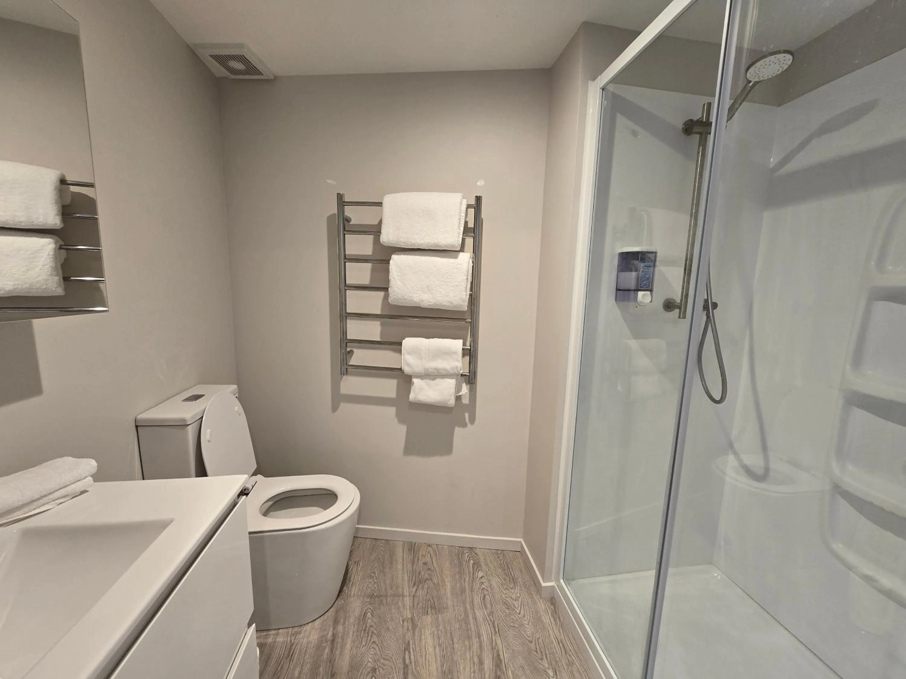 Shower in Bluewater Hotel