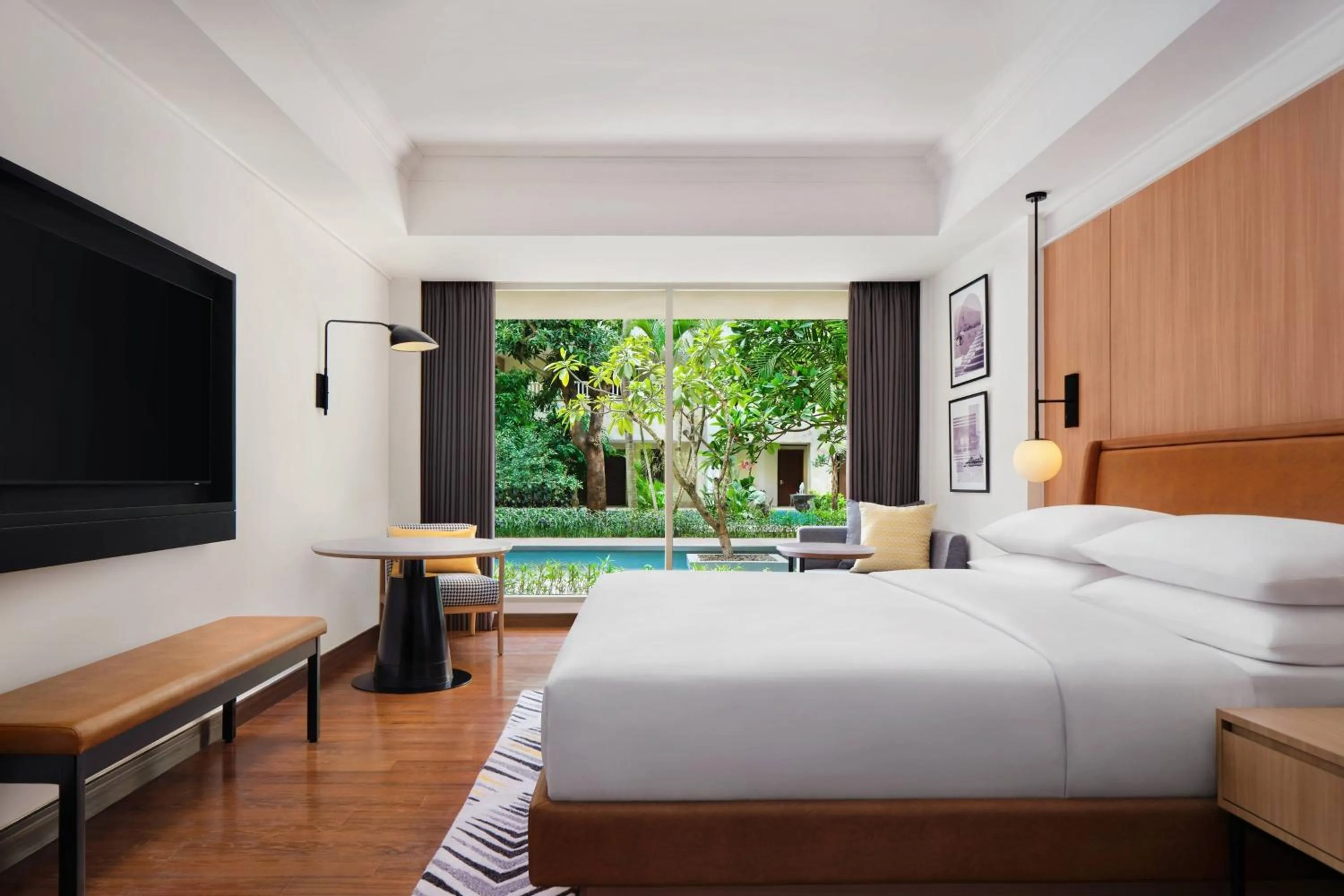 Photo of the whole room, Bed in Sheraton Jakarta Soekarno Hatta Airport