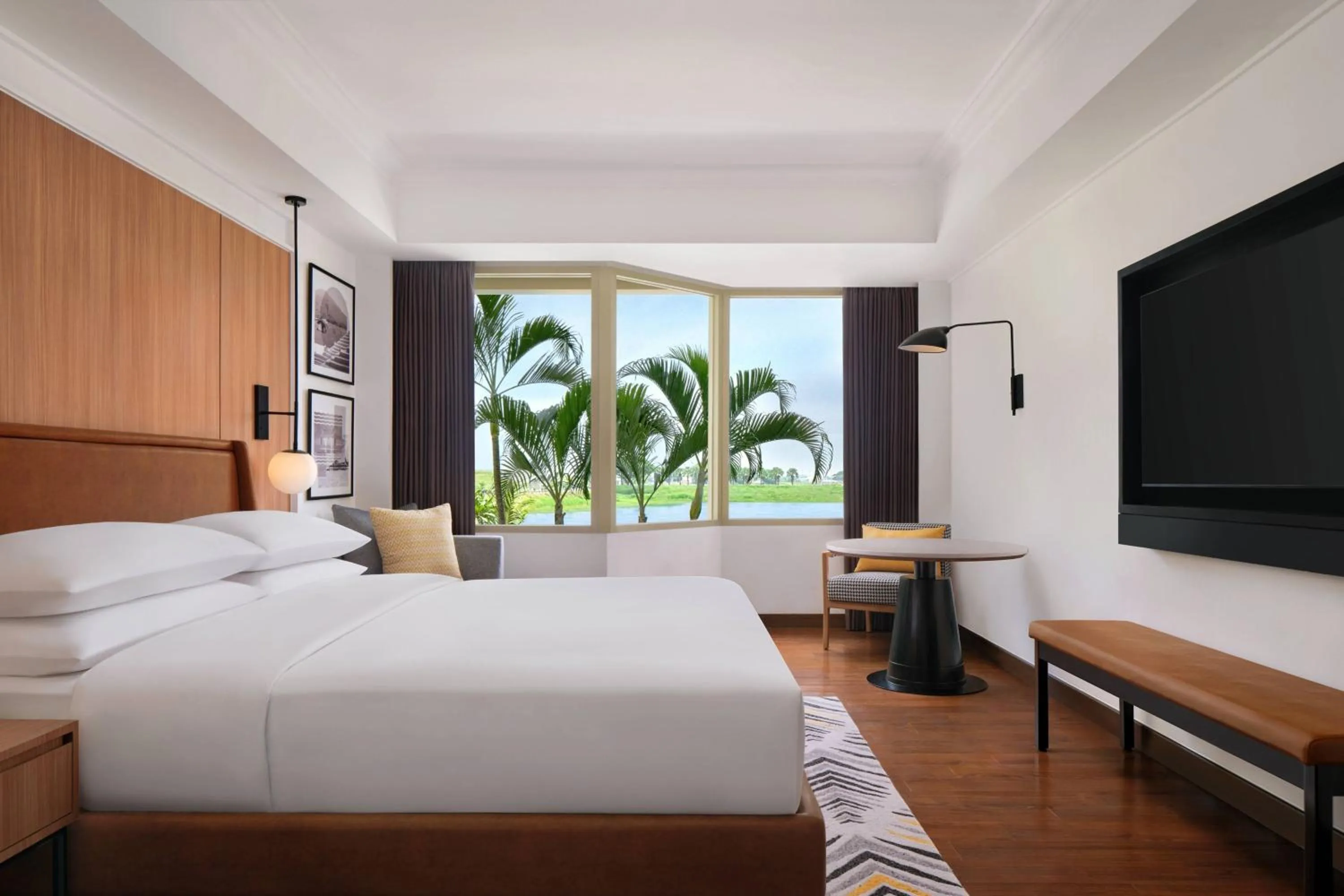 Photo of the whole room, Bed in Sheraton Jakarta Soekarno Hatta Airport