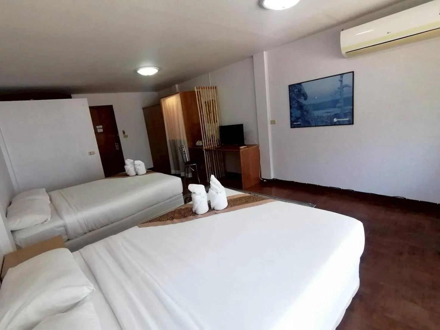 Bed in Beachfront Hotel Cha Am