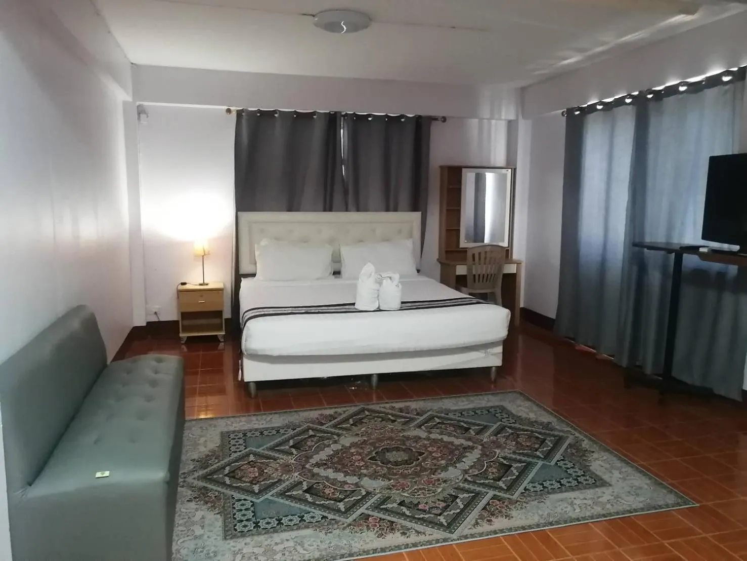 Bed in Beachfront Hotel Cha Am