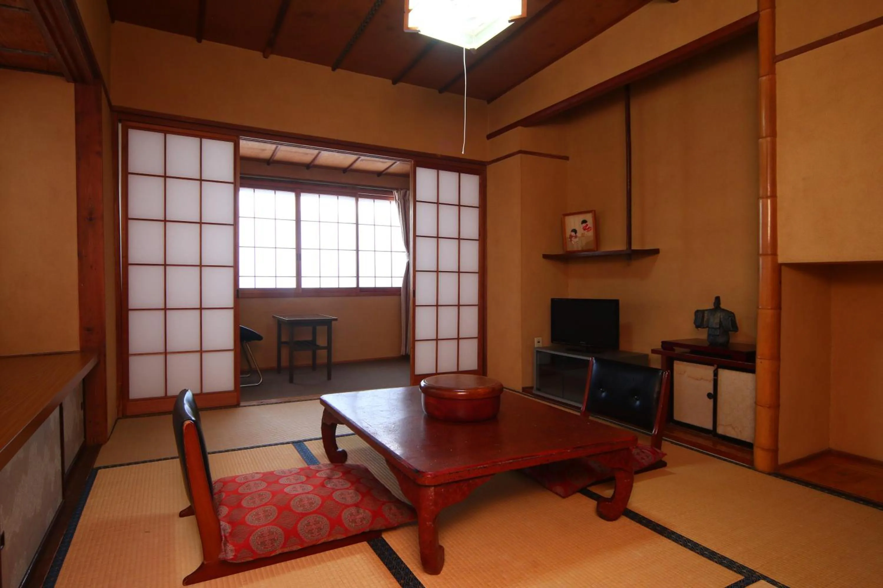 Seating area in Chitosekan