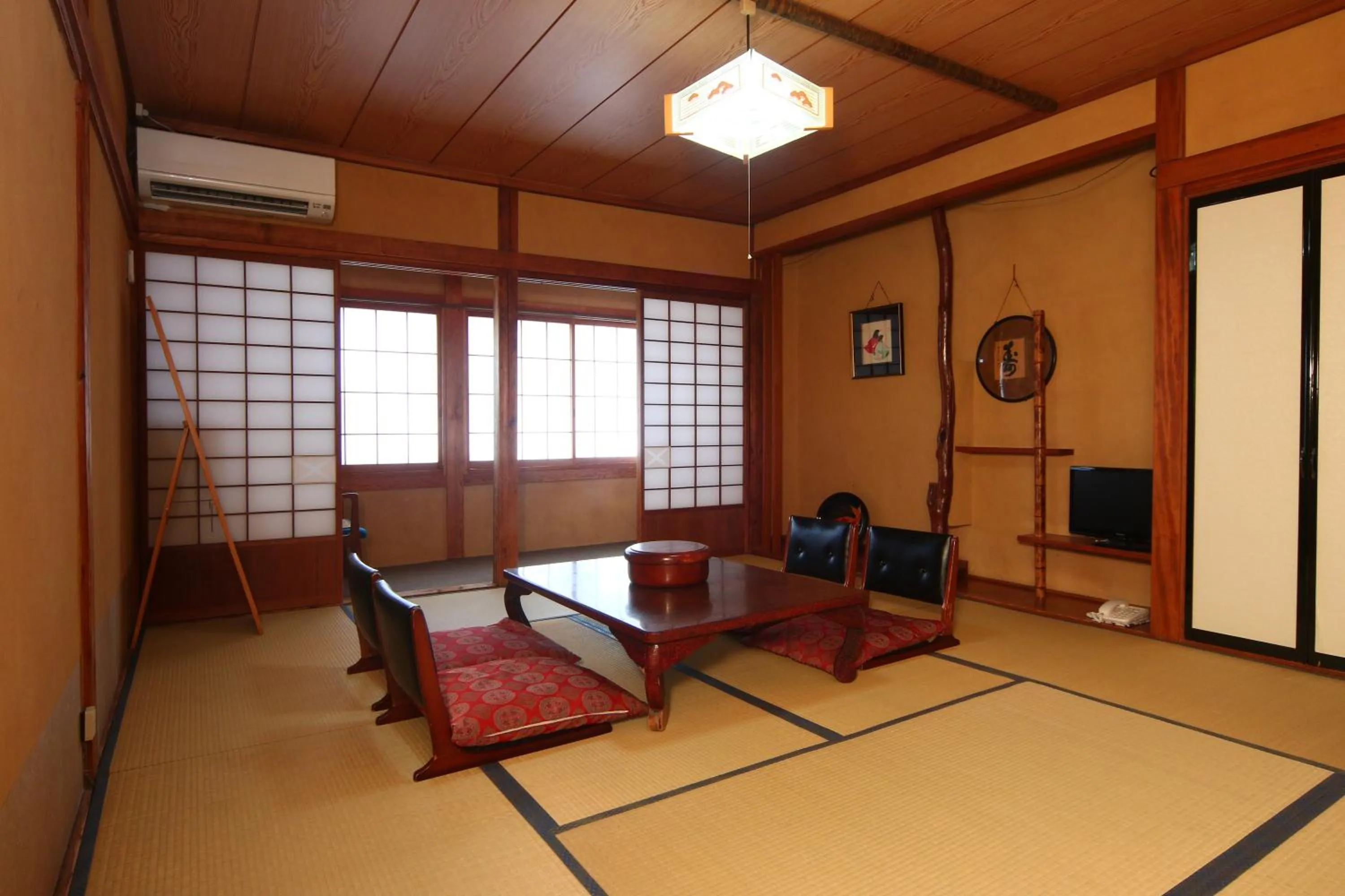 Seating area in Chitosekan