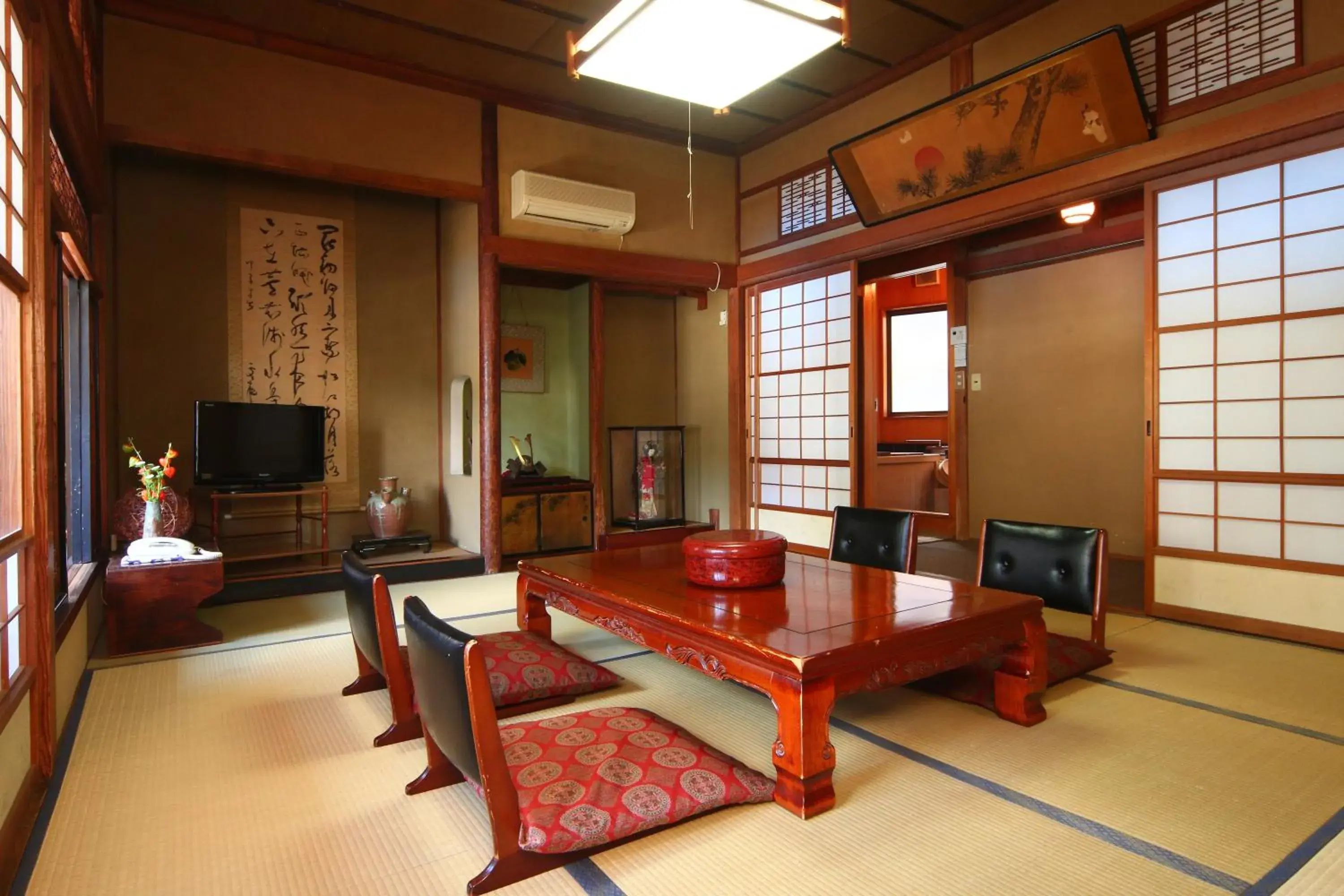 Japanese-Style Family Room with Shared Bath - single occupancy in Chitosekan Japanese-Style Family Room with Shared Bath - single occupancy in Chitosekan