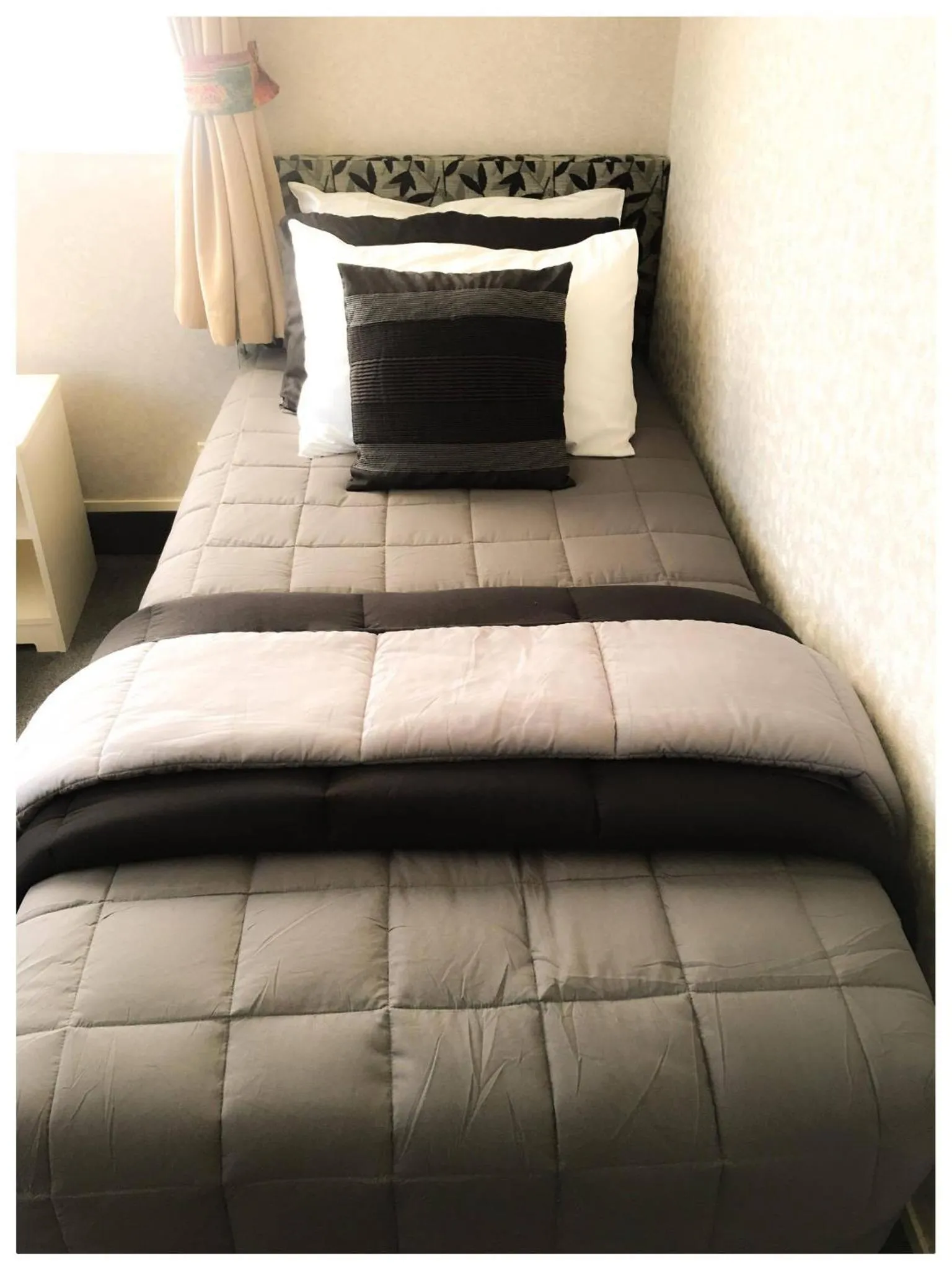 Bed in Deco City Motor Lodge