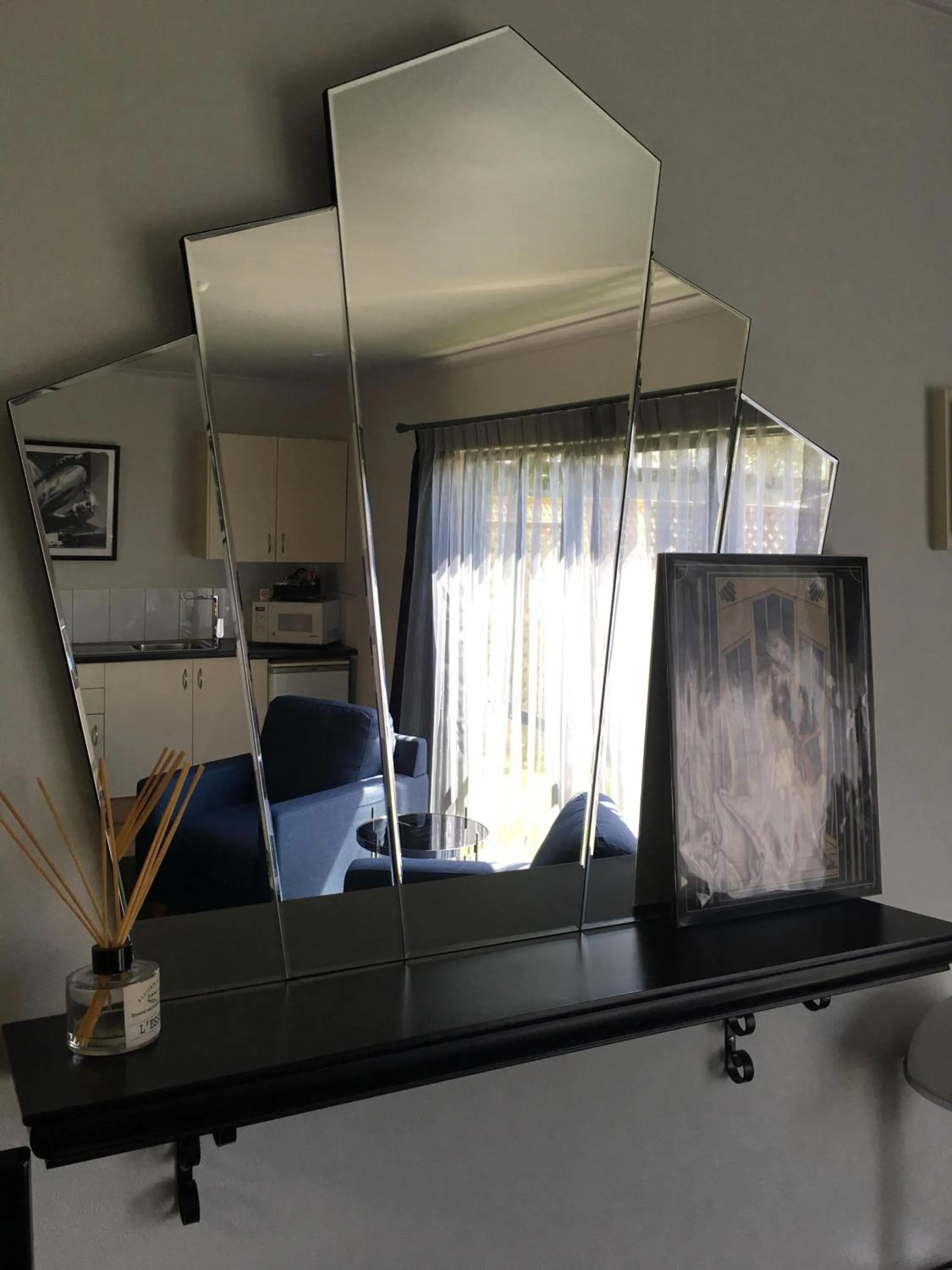 Decorative detail in Deco City Motor Lodge