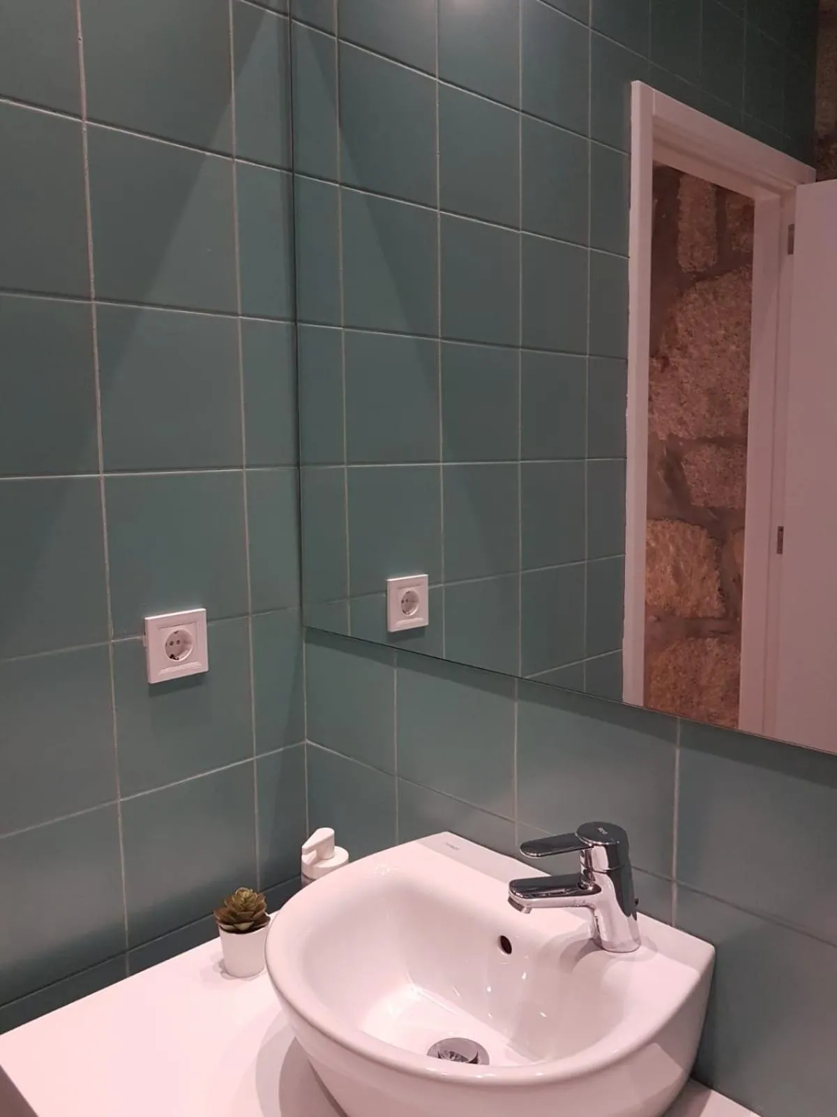 Bathroom in Oporto Foz House close to the beach