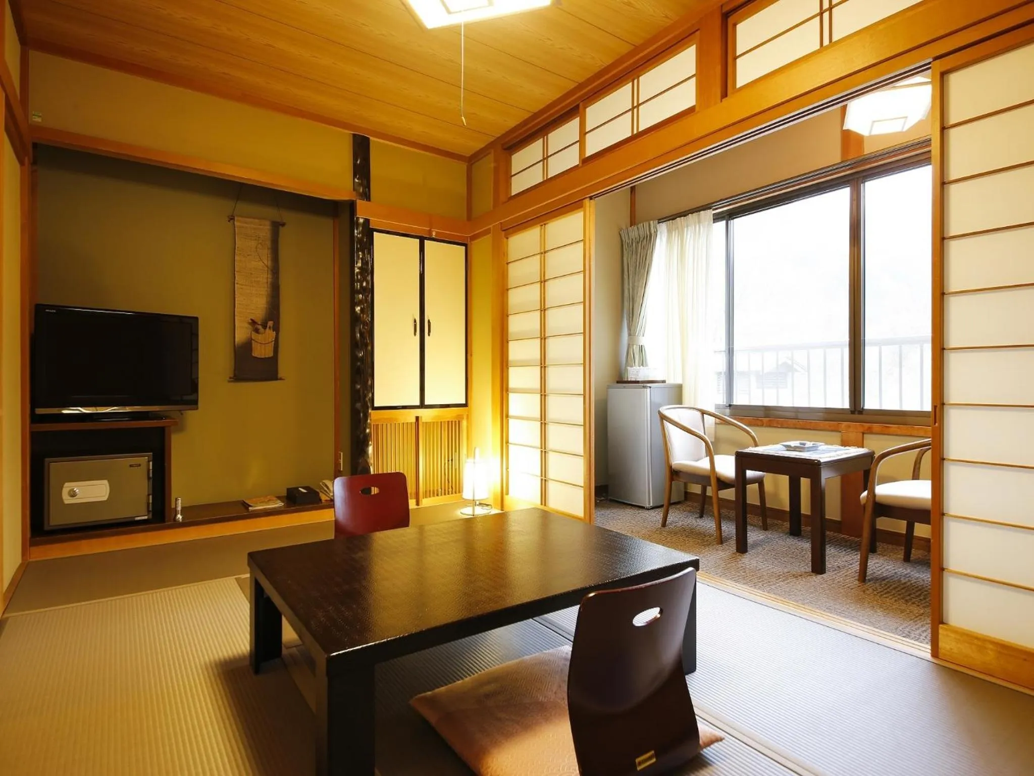 Photo of the whole room in Ryokan Kutsuroginoya Yuu