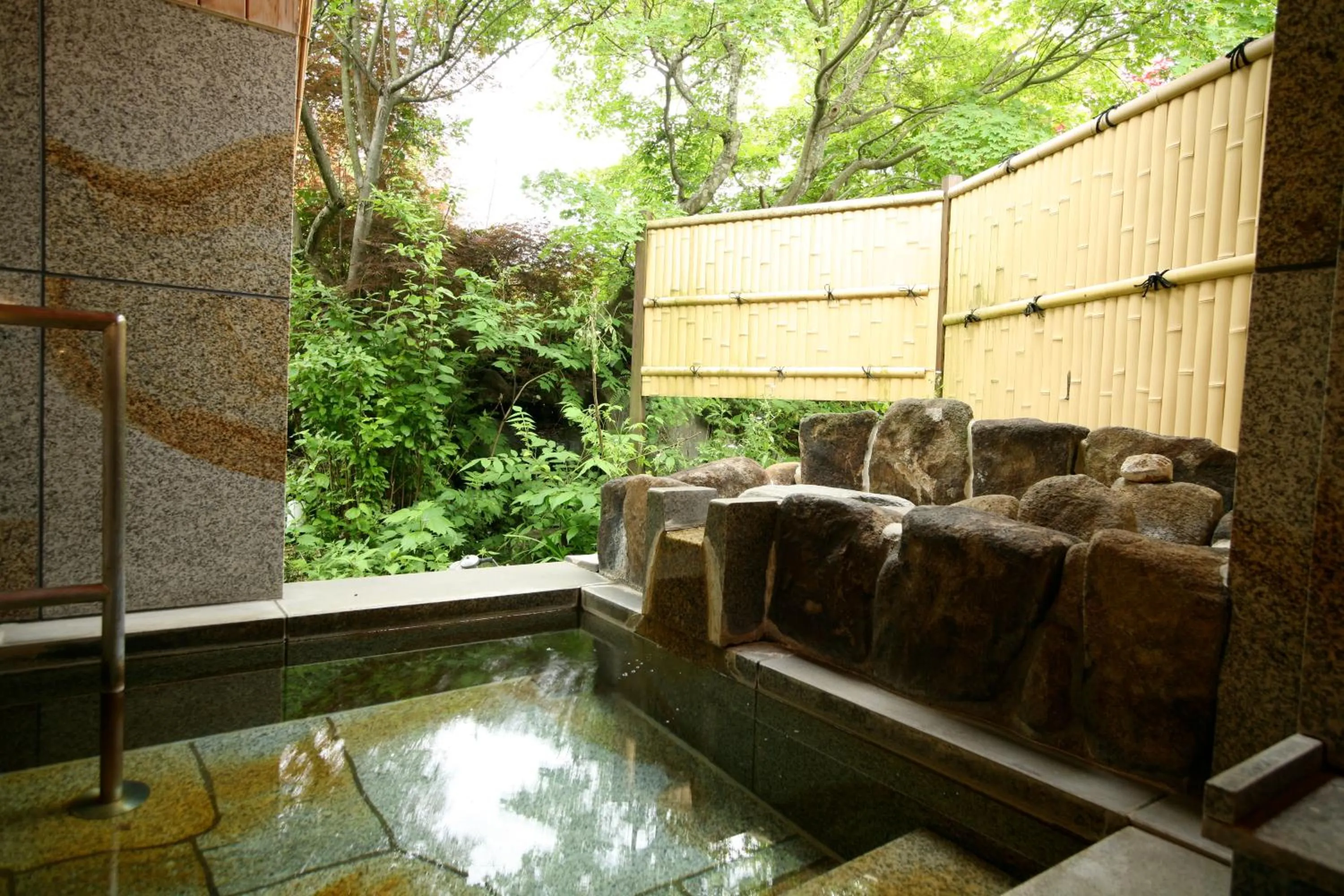 Open Air Bath in Ryokan Kutsuroginoya Yuu