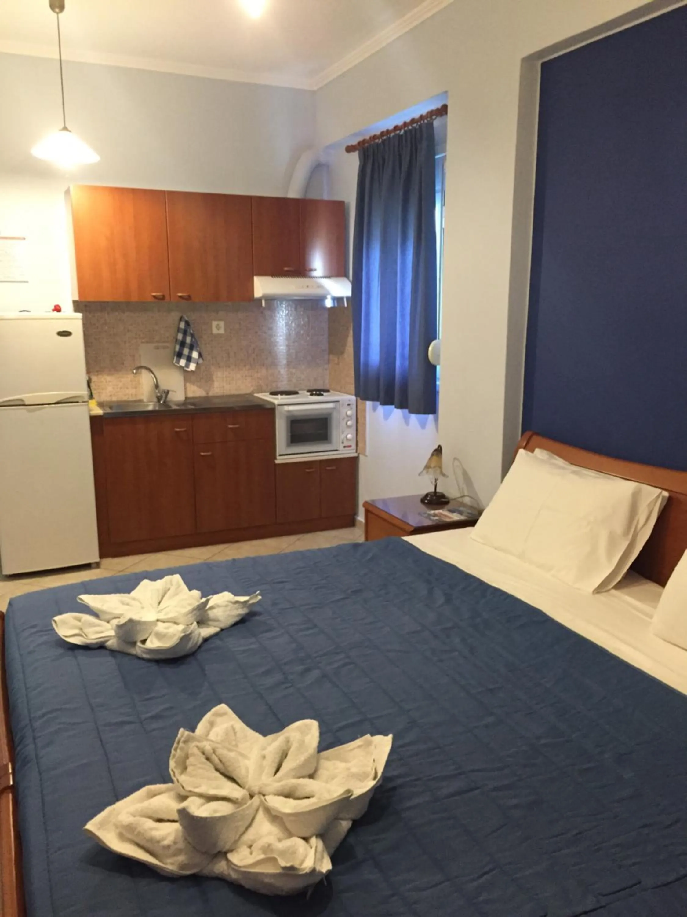 Kitchen or kitchenette, Bed in Studio Konstantinos