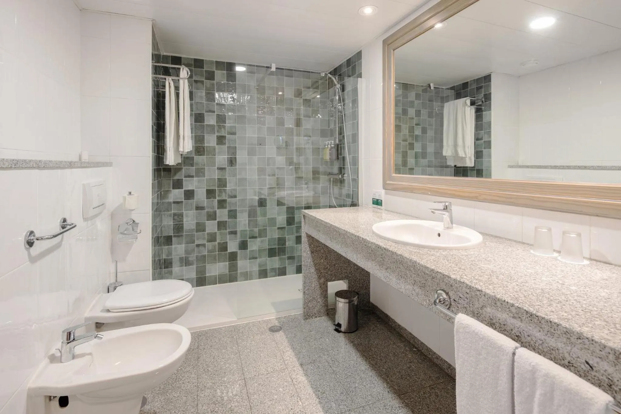 Photo of the whole room in Holiday Inn Algarve Albufeira by IHG