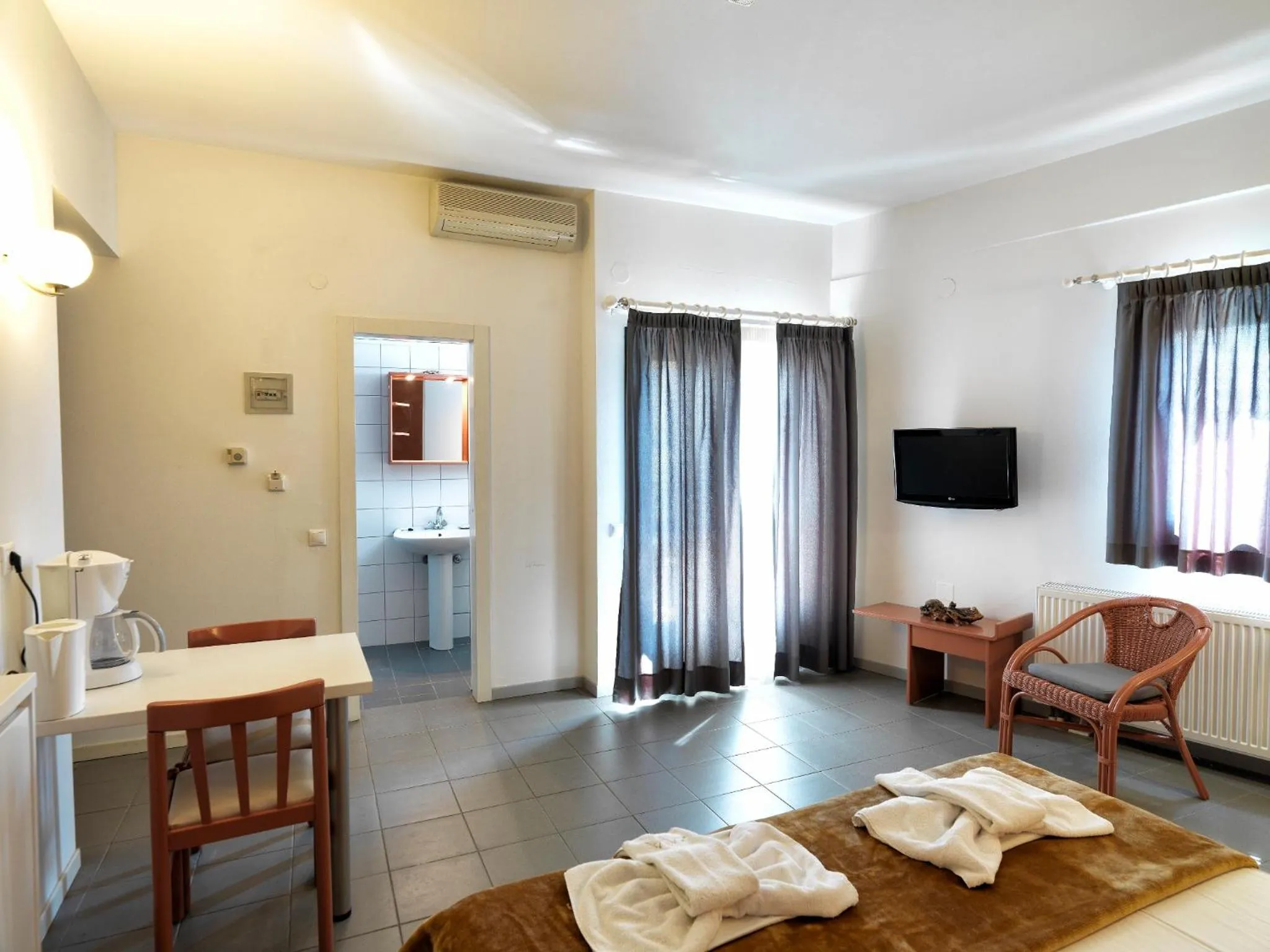 Photo of the whole room, Bed in Elia Apartments