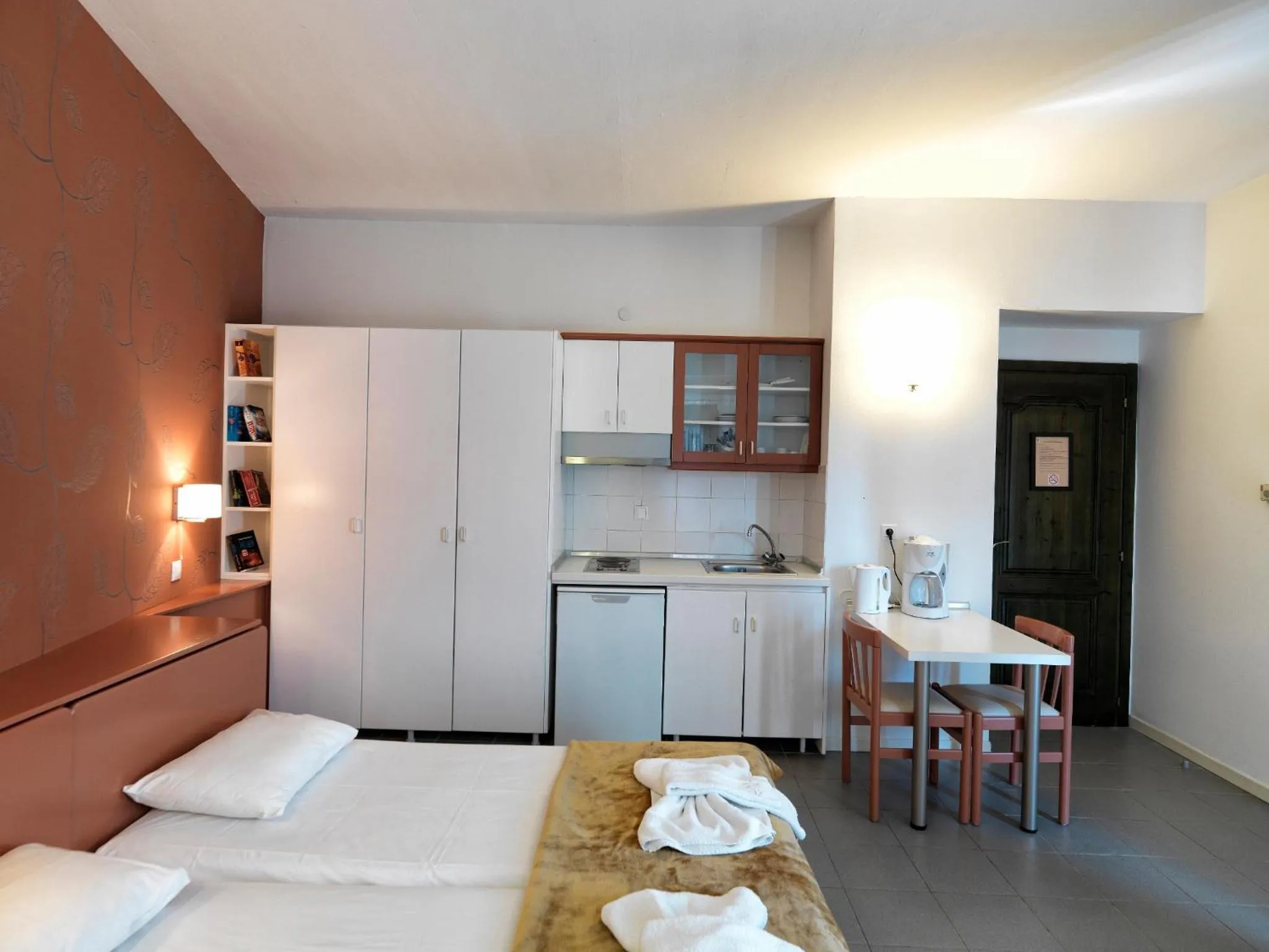 Coffee/tea facilities, Bed in Elia Apartments