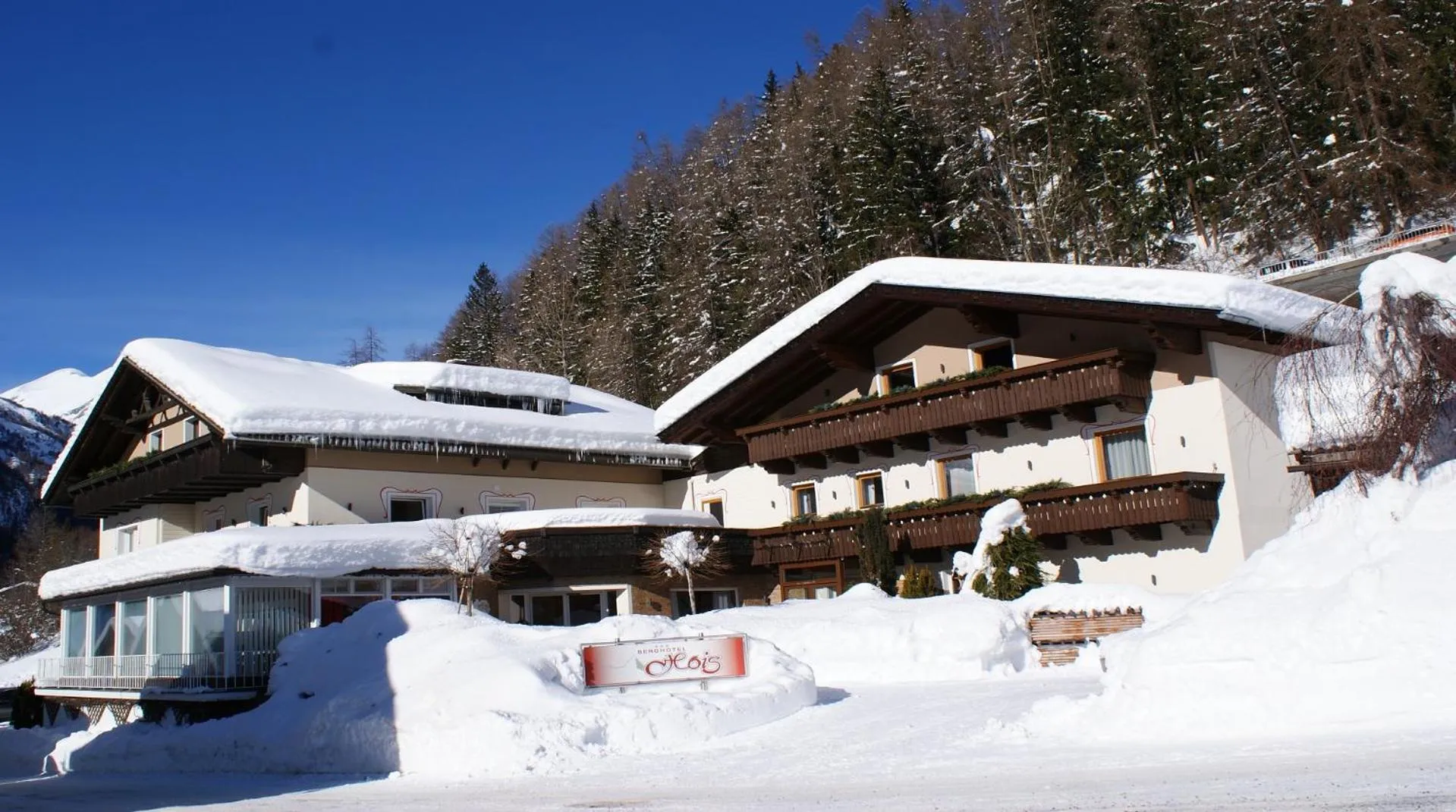 Property building in Berghotel Hois