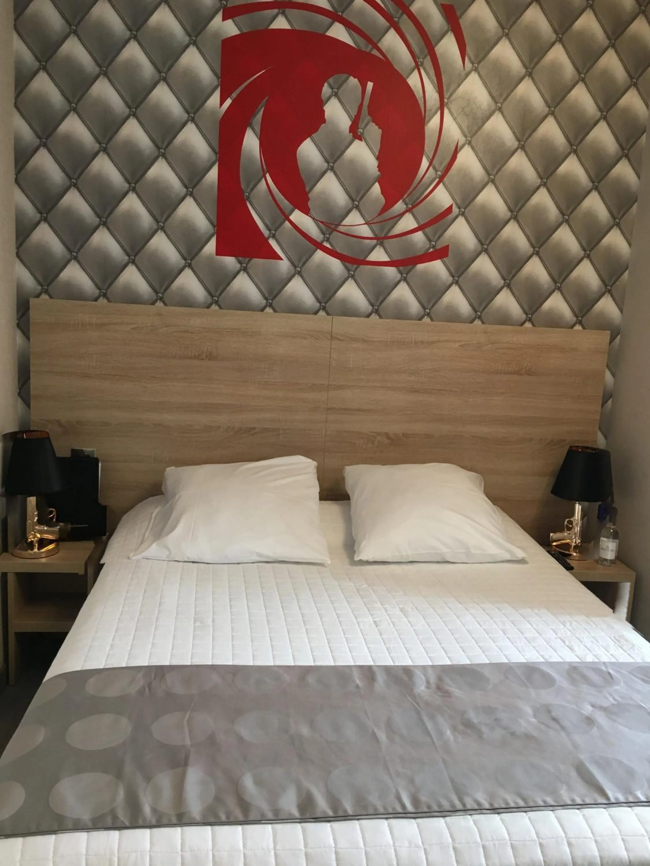 Bed in The Originals Boutique, Hôtel Lakeside, Biscarrosse , Lac