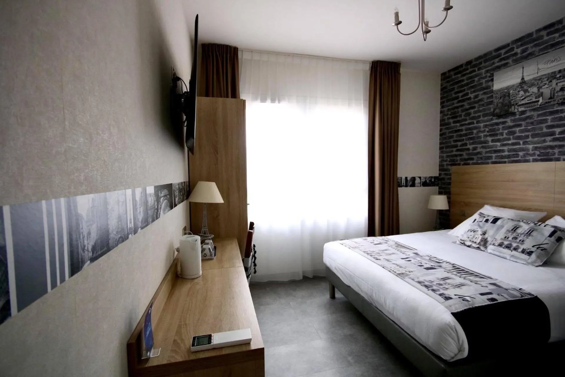 Bedroom, Bed in The Originals Boutique, Hôtel Lakeside, Biscarrosse , Lac