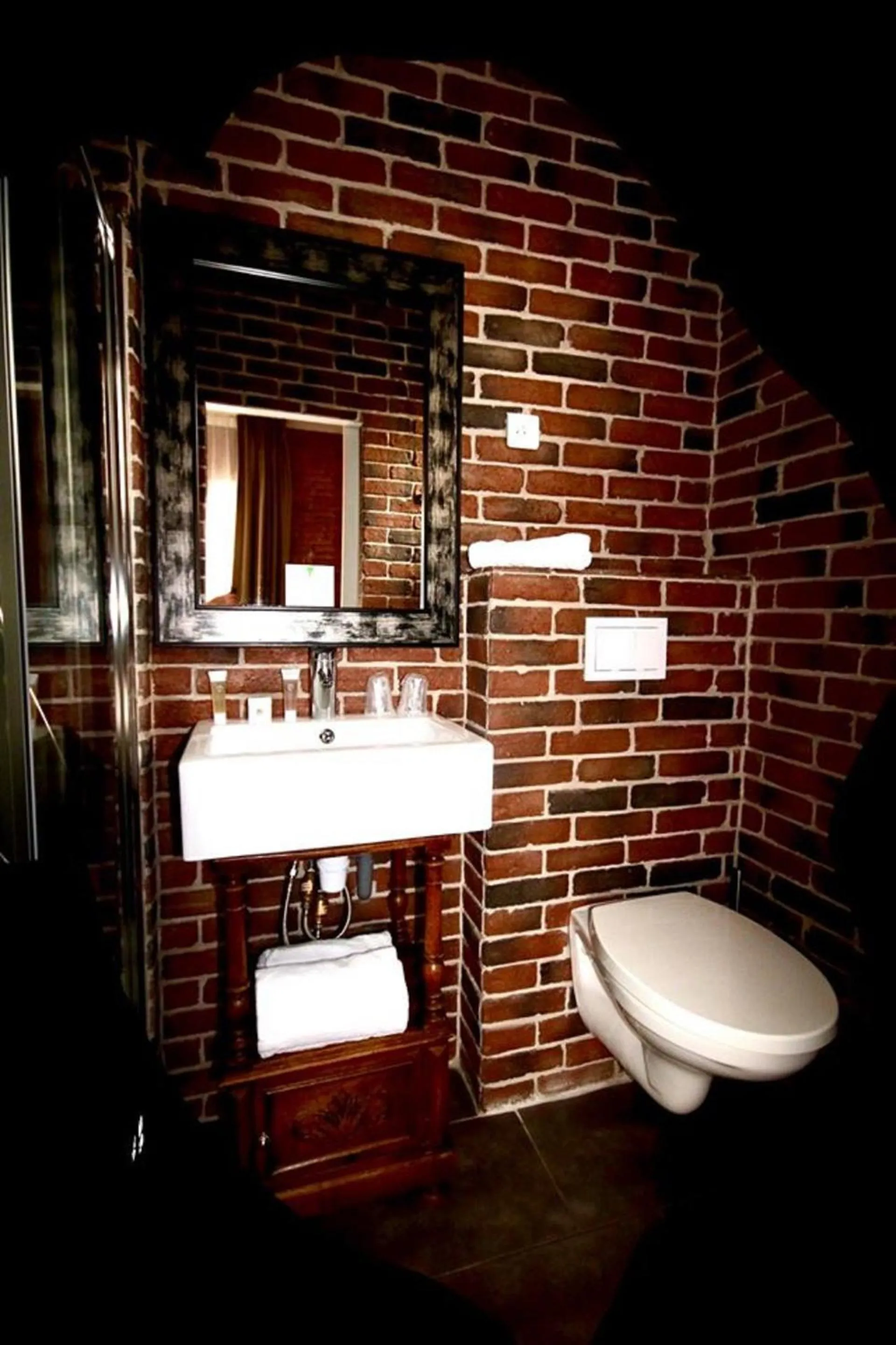 Bathroom in The Originals Boutique, Hôtel Lakeside, Biscarrosse , Lac