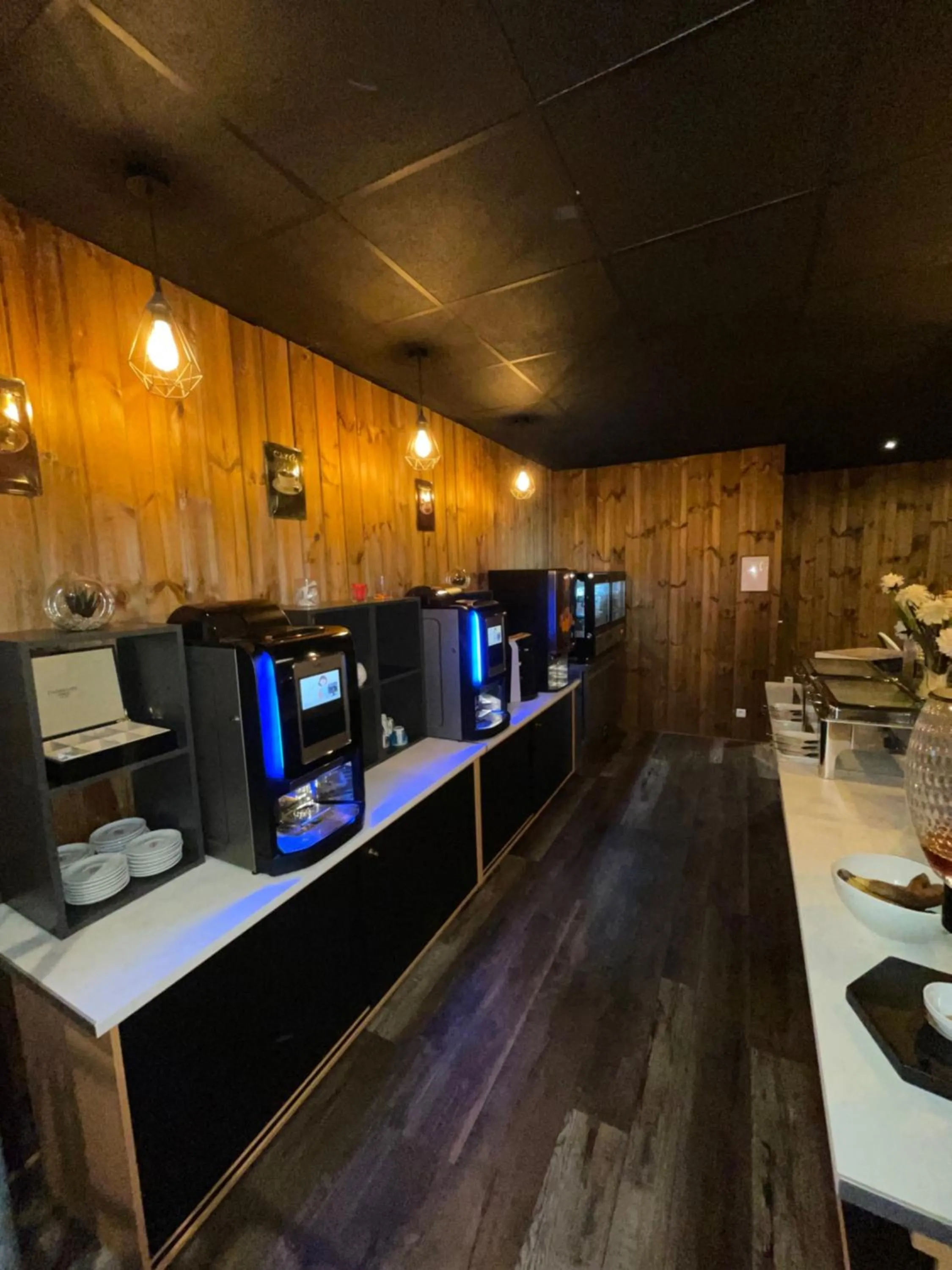 Breakfast in The Originals Boutique, Hôtel Lakeside, Biscarrosse , Lac