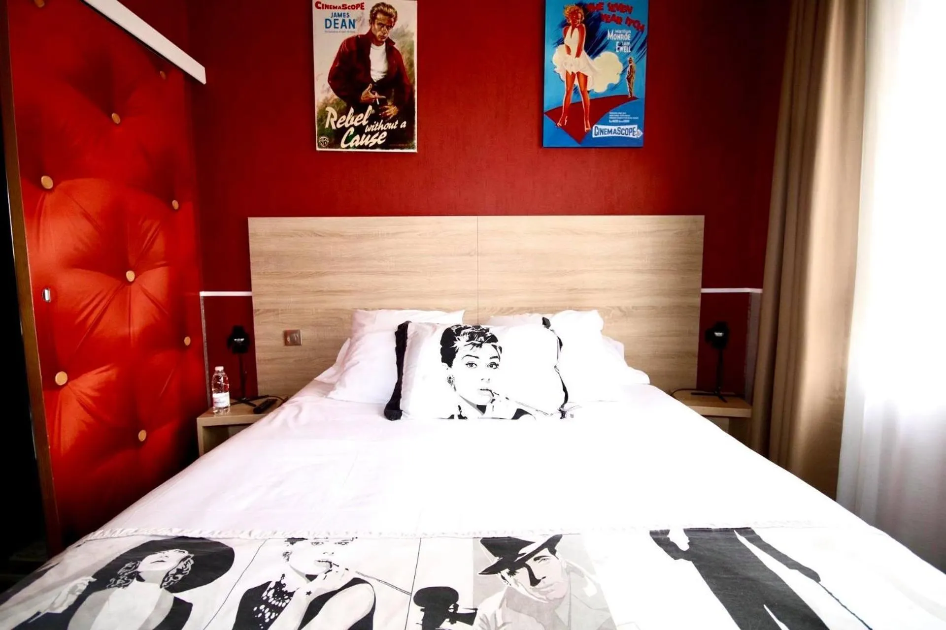 Bedroom, Bed in The Originals Boutique, Hôtel Lakeside, Biscarrosse , Lac