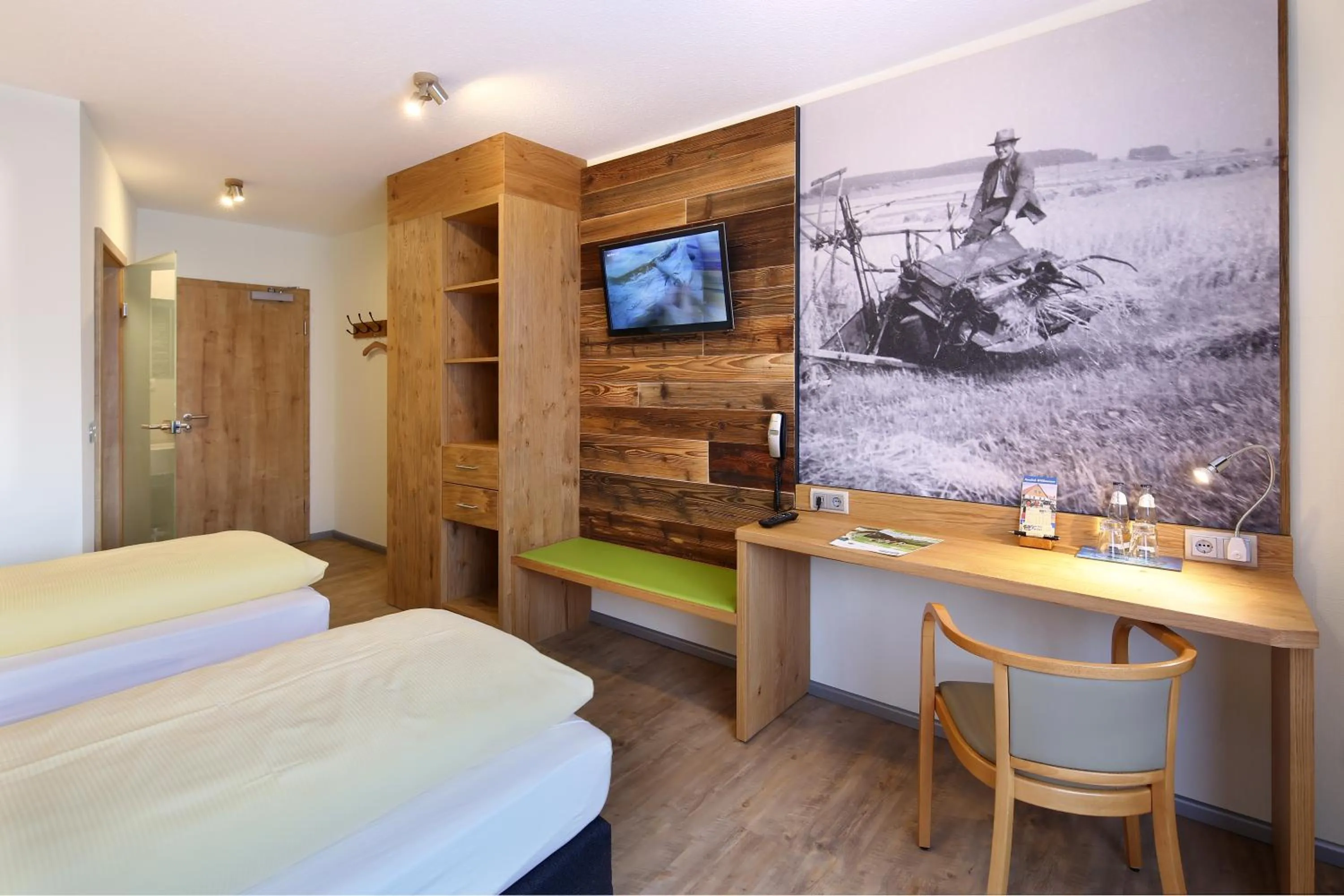 Photo of the whole room, Bed in Landgasthof Kaiser