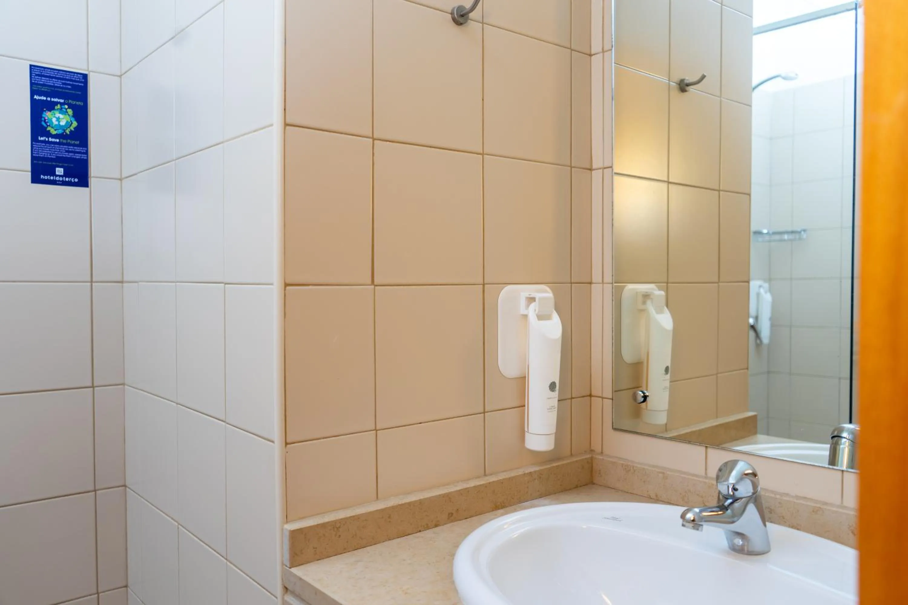 Bathroom in Flag Hotel Barcelos