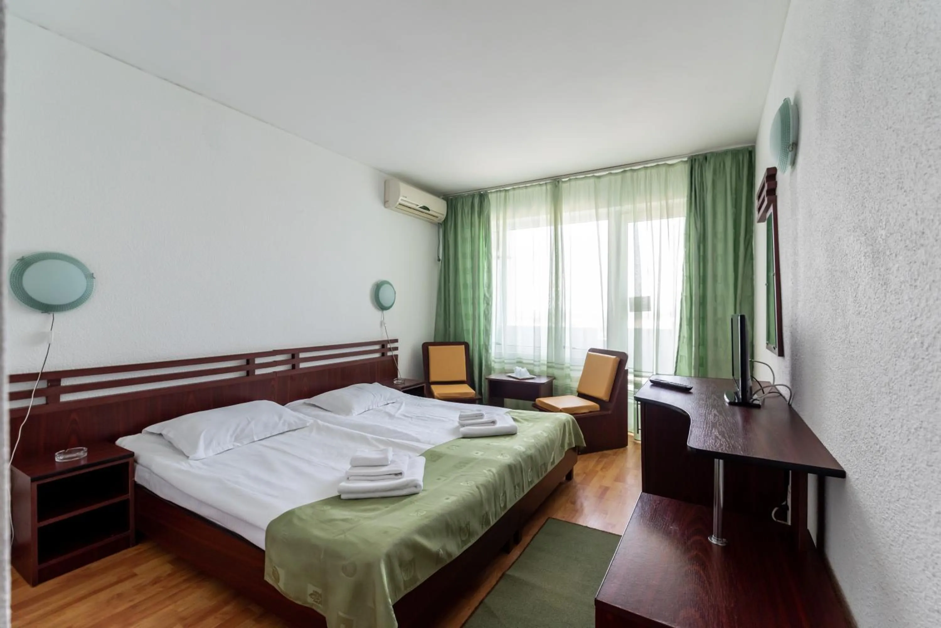 Bed in Hotel Capitol