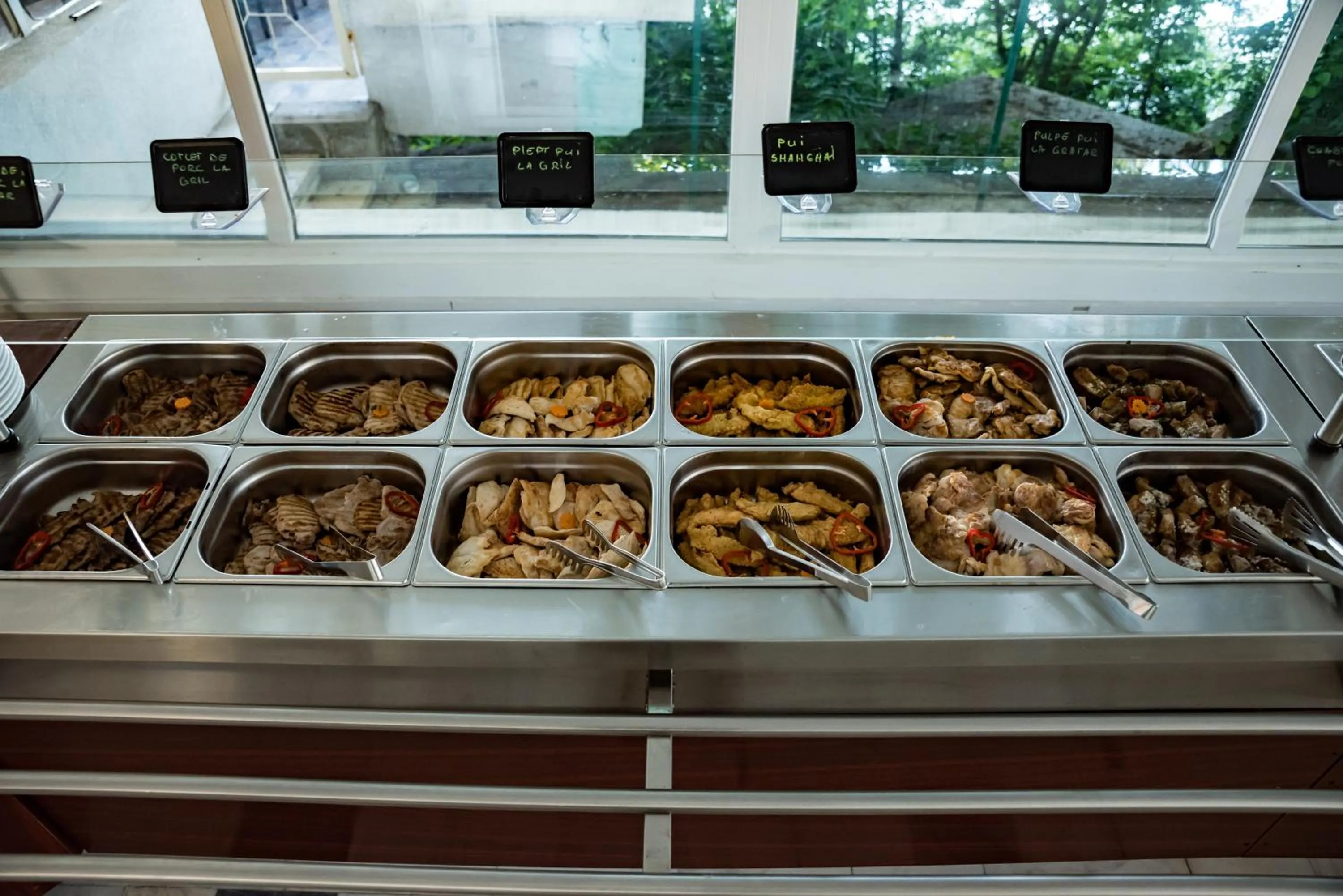 Restaurant/places to eat in Hotel Capitol