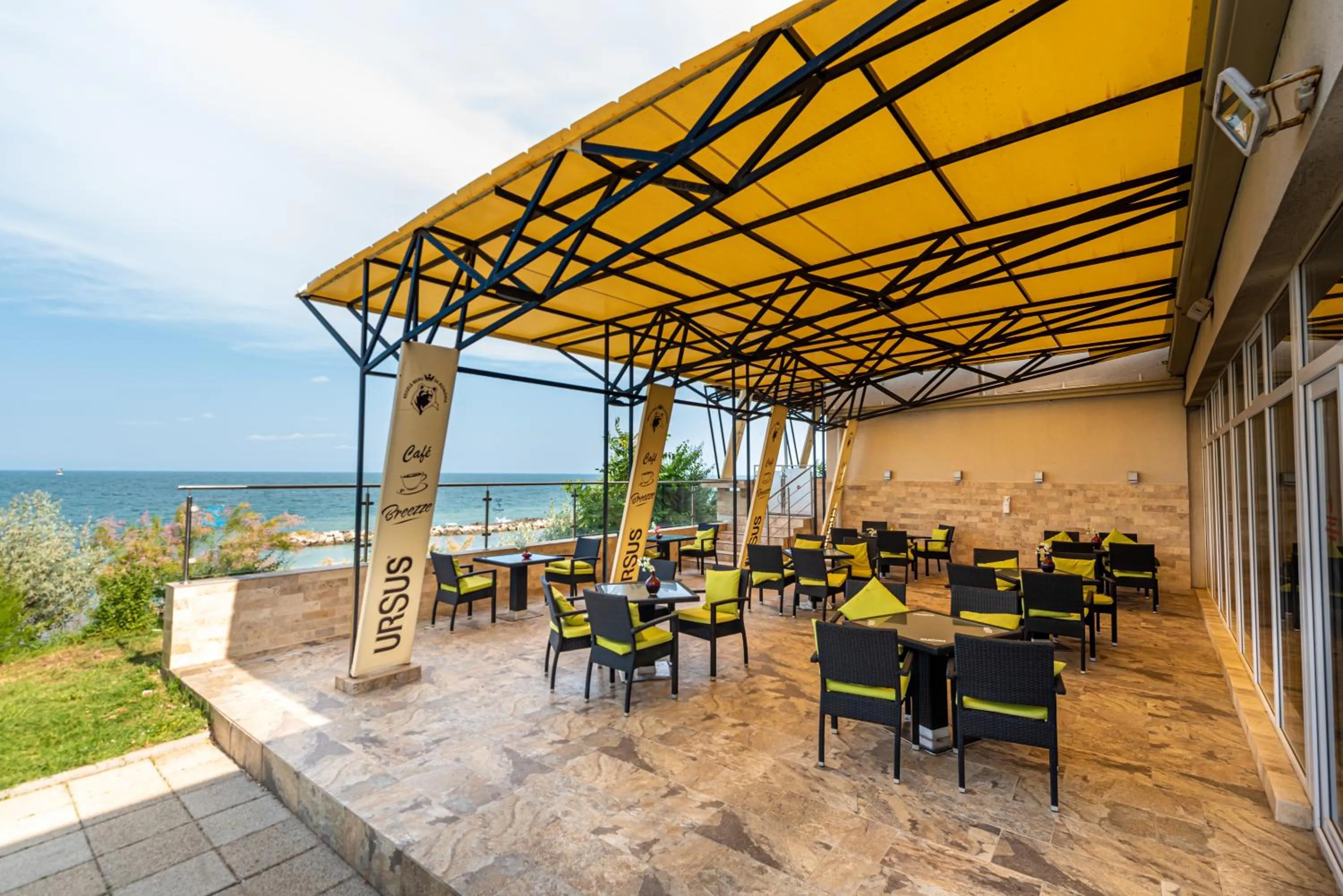 Lounge or bar in Hotel Capitol