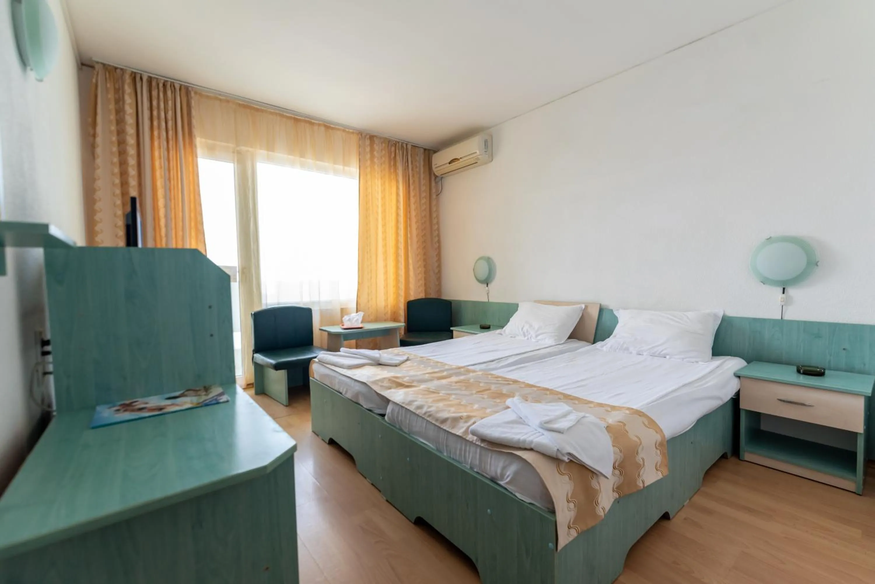 Bed in Hotel Capitol