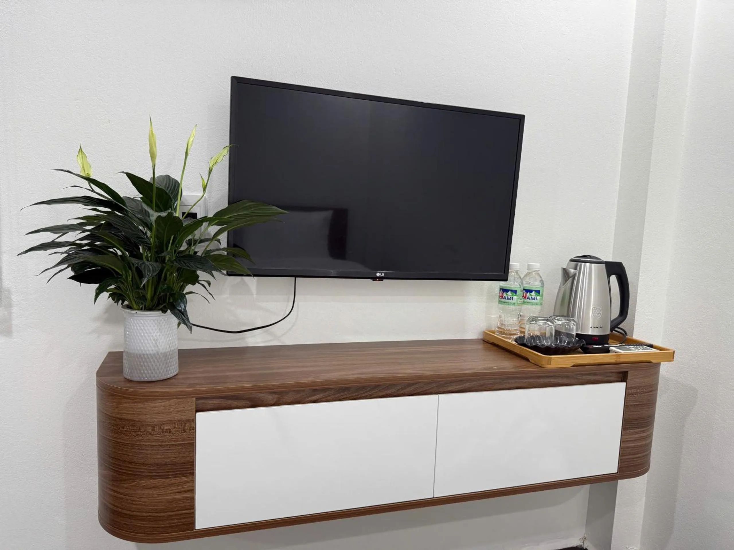 TV and multimedia in Family Transit 2 Hotel