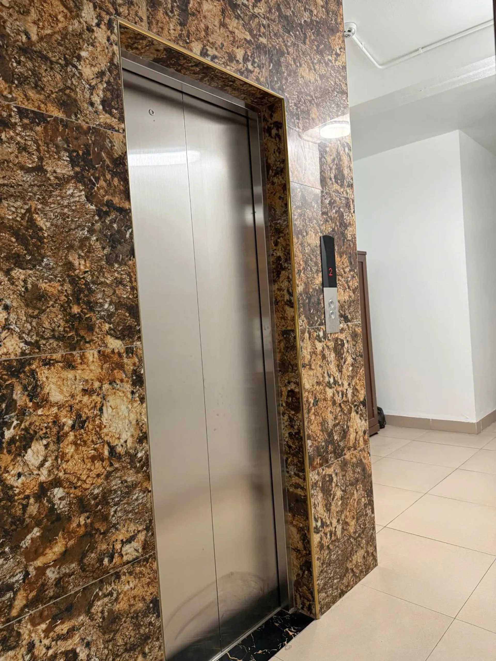 elevator in Family Transit 2 Hotel