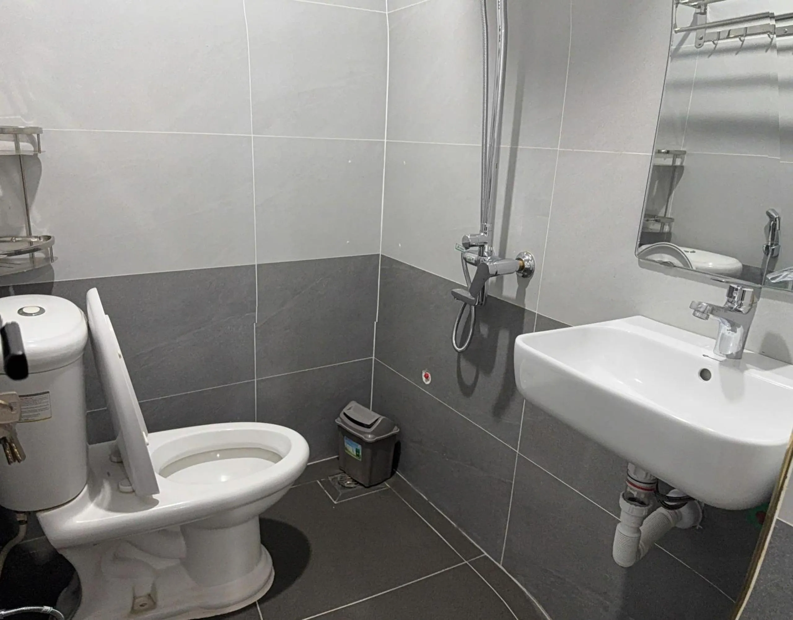 Toilet in Family Transit 2 Hotel