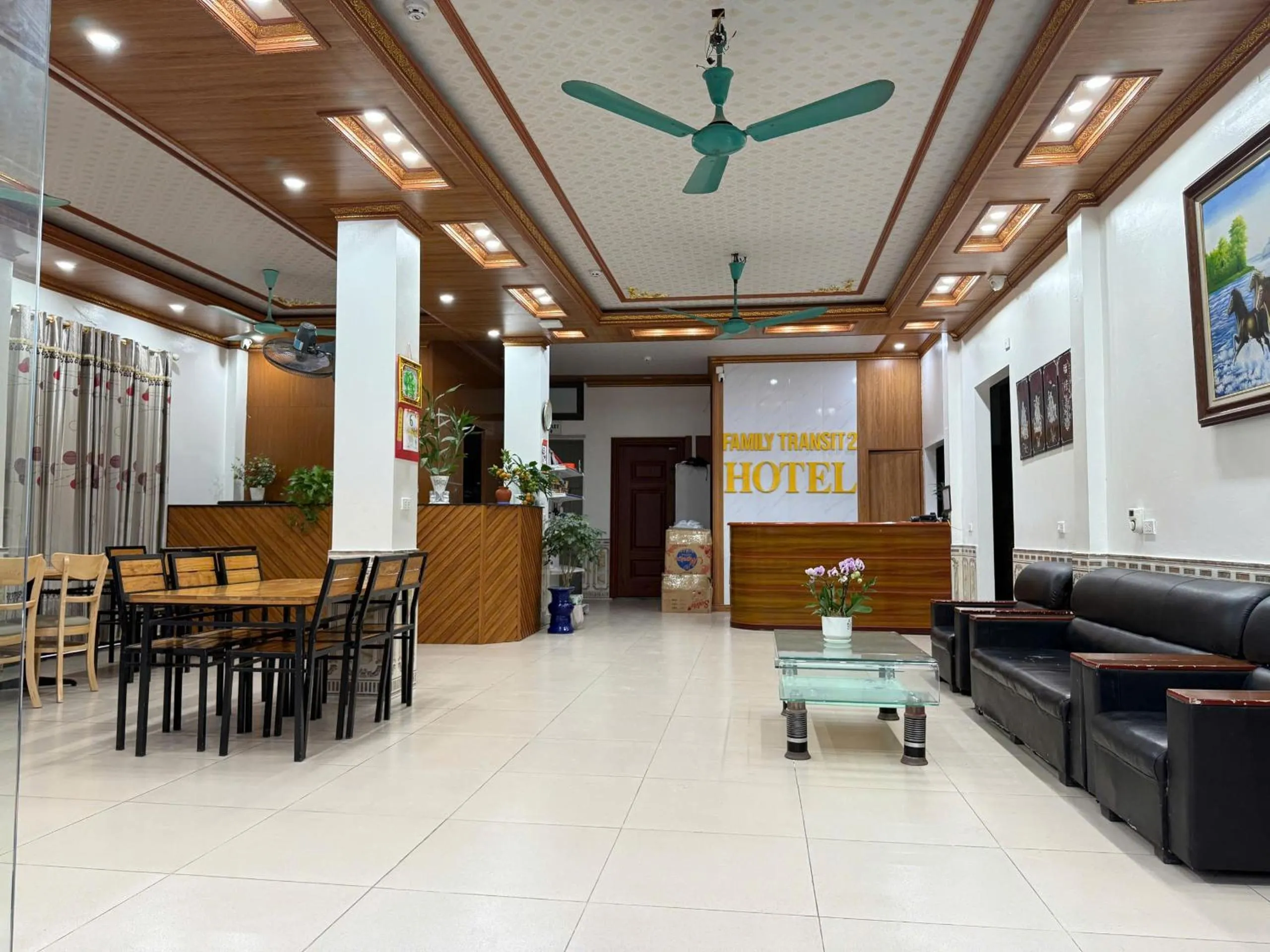 Seating area in Family Transit 2 Hotel