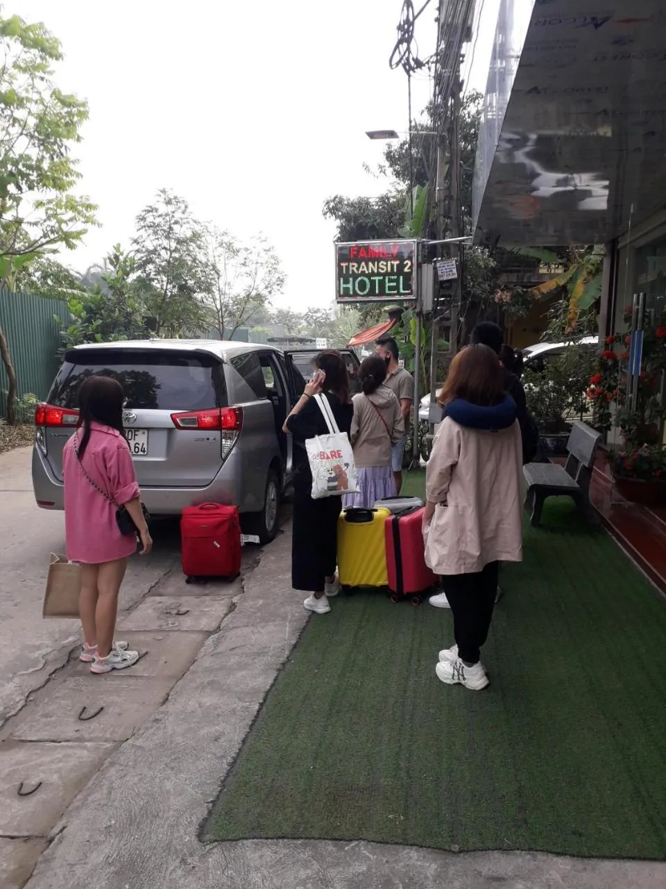 People in Coffe House Homestay