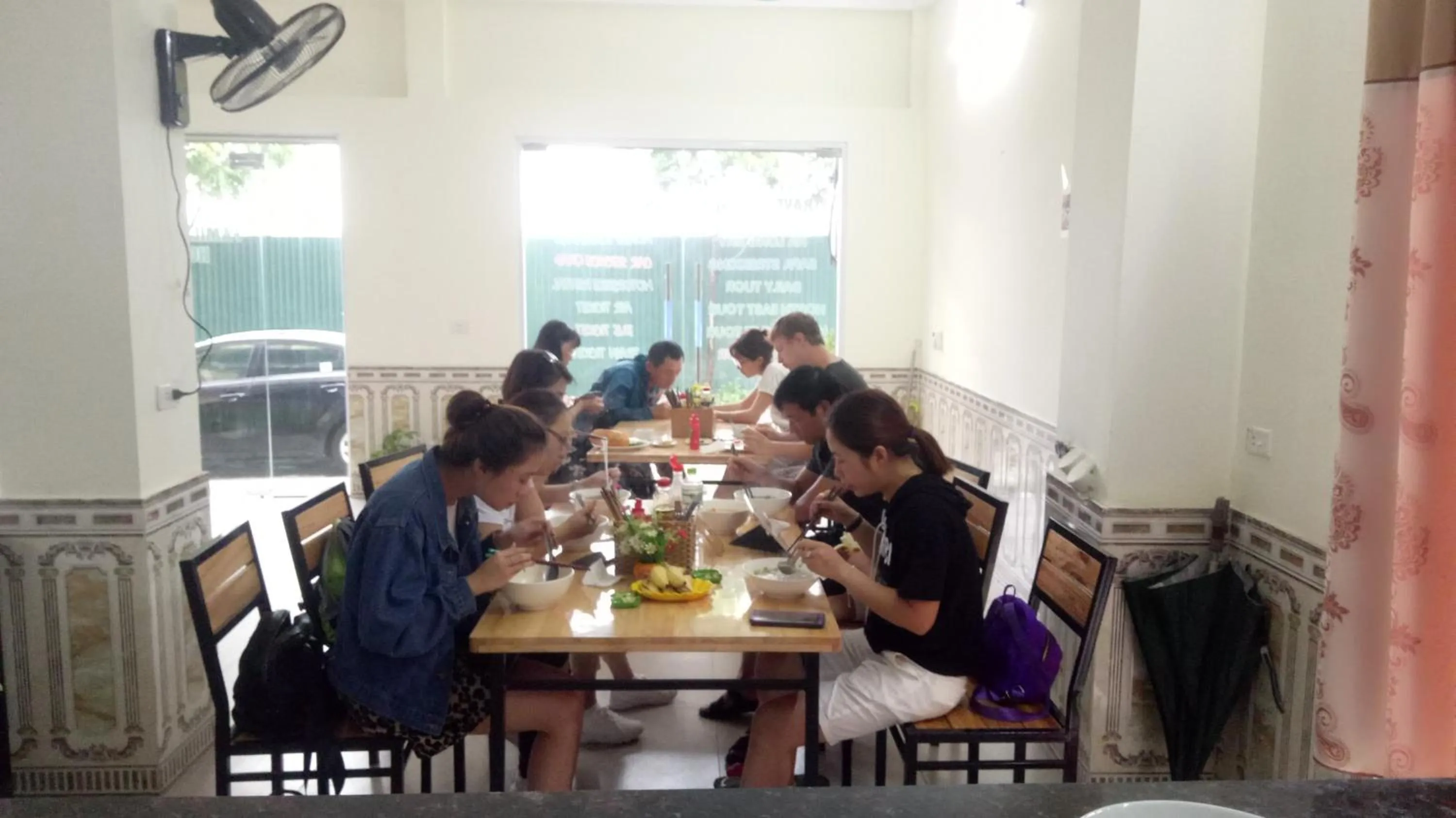 Restaurant/places to eat in Coffe House Homestay