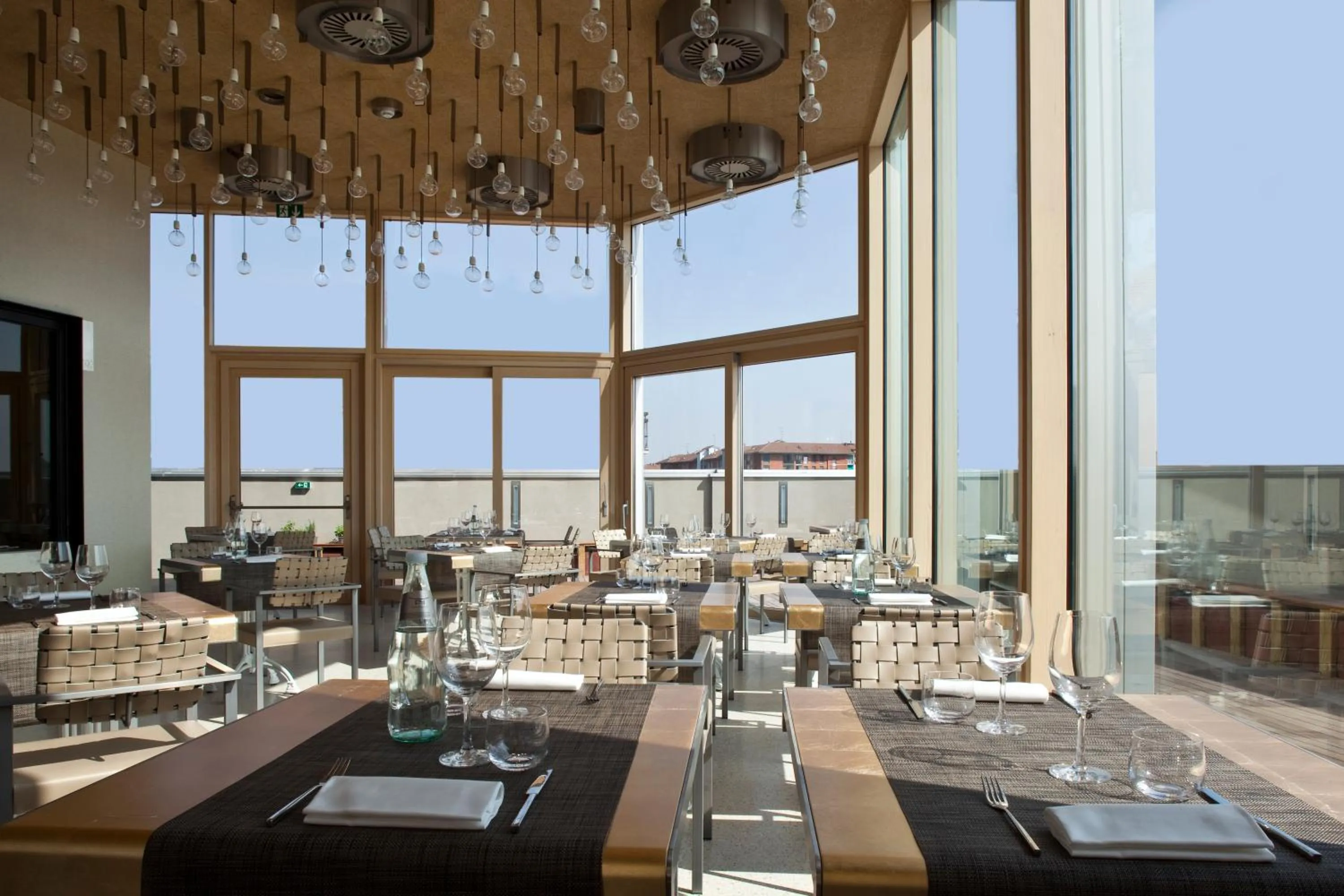 Restaurant/places to eat in Nu Hotel