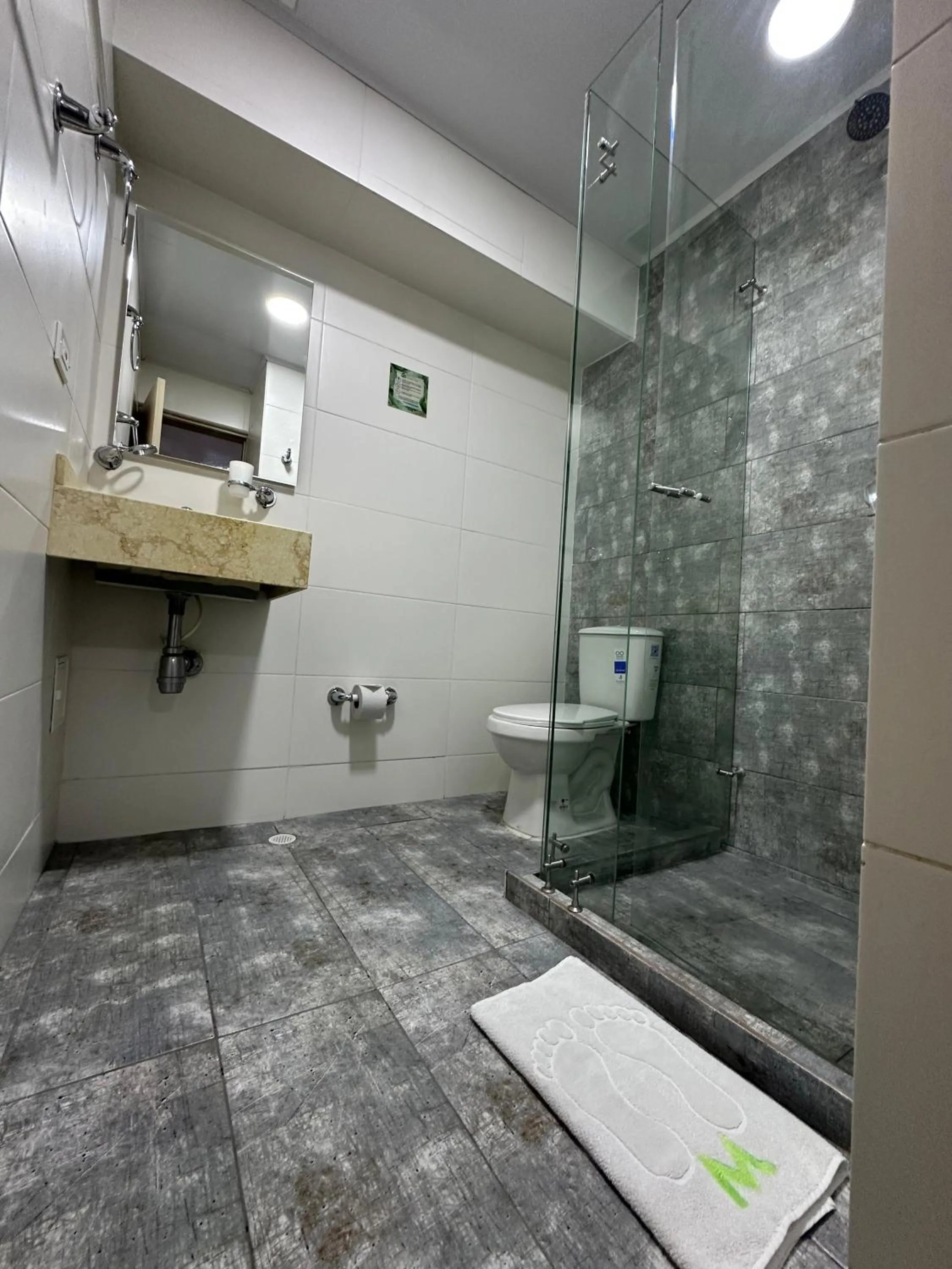 Bathroom in Hotel Millenium Victoria Plaza