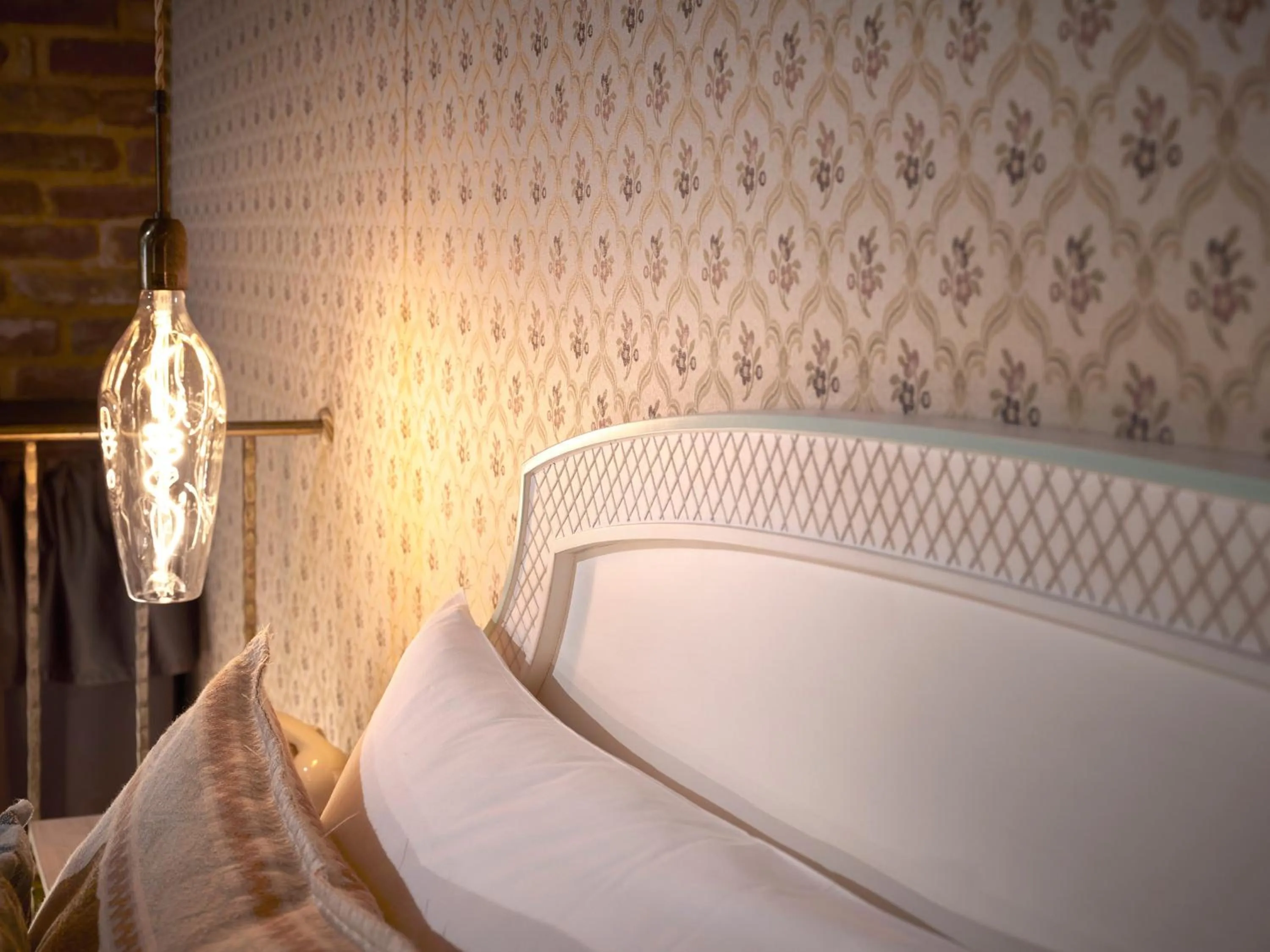 Bed in Tenuta Montemagno Relais & Wines