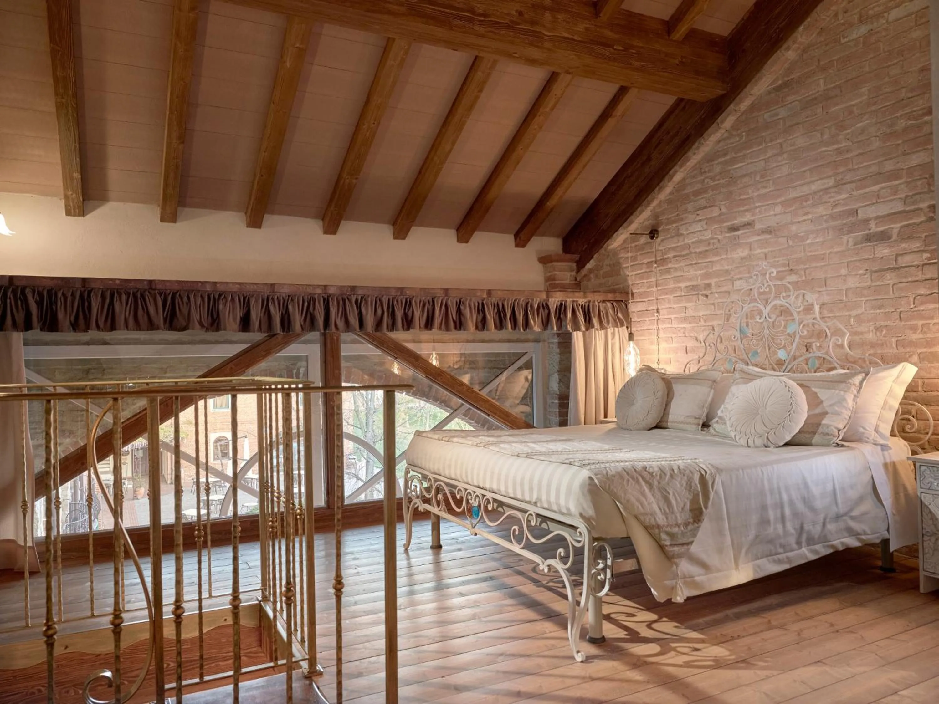 Bed in Tenuta Montemagno Relais & Wines