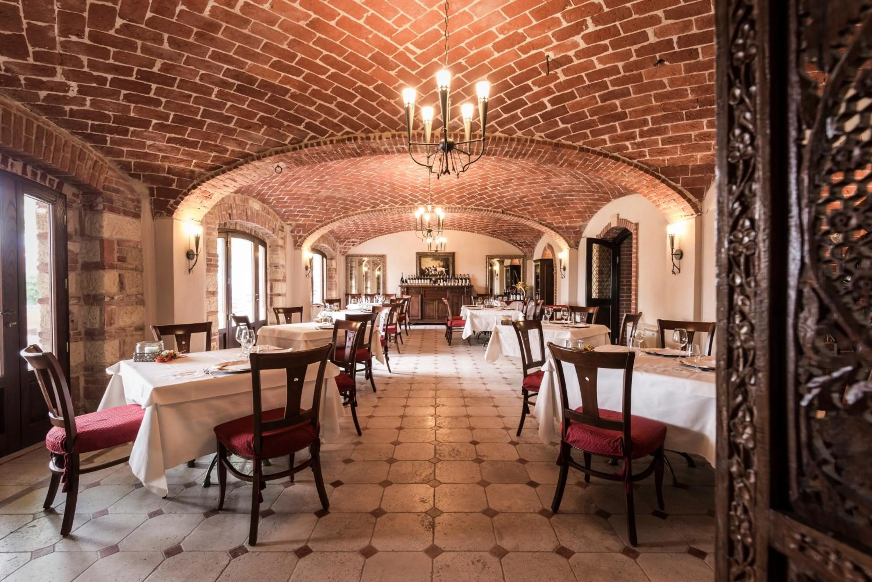 Restaurant/places to eat in Tenuta Montemagno Relais & Wines