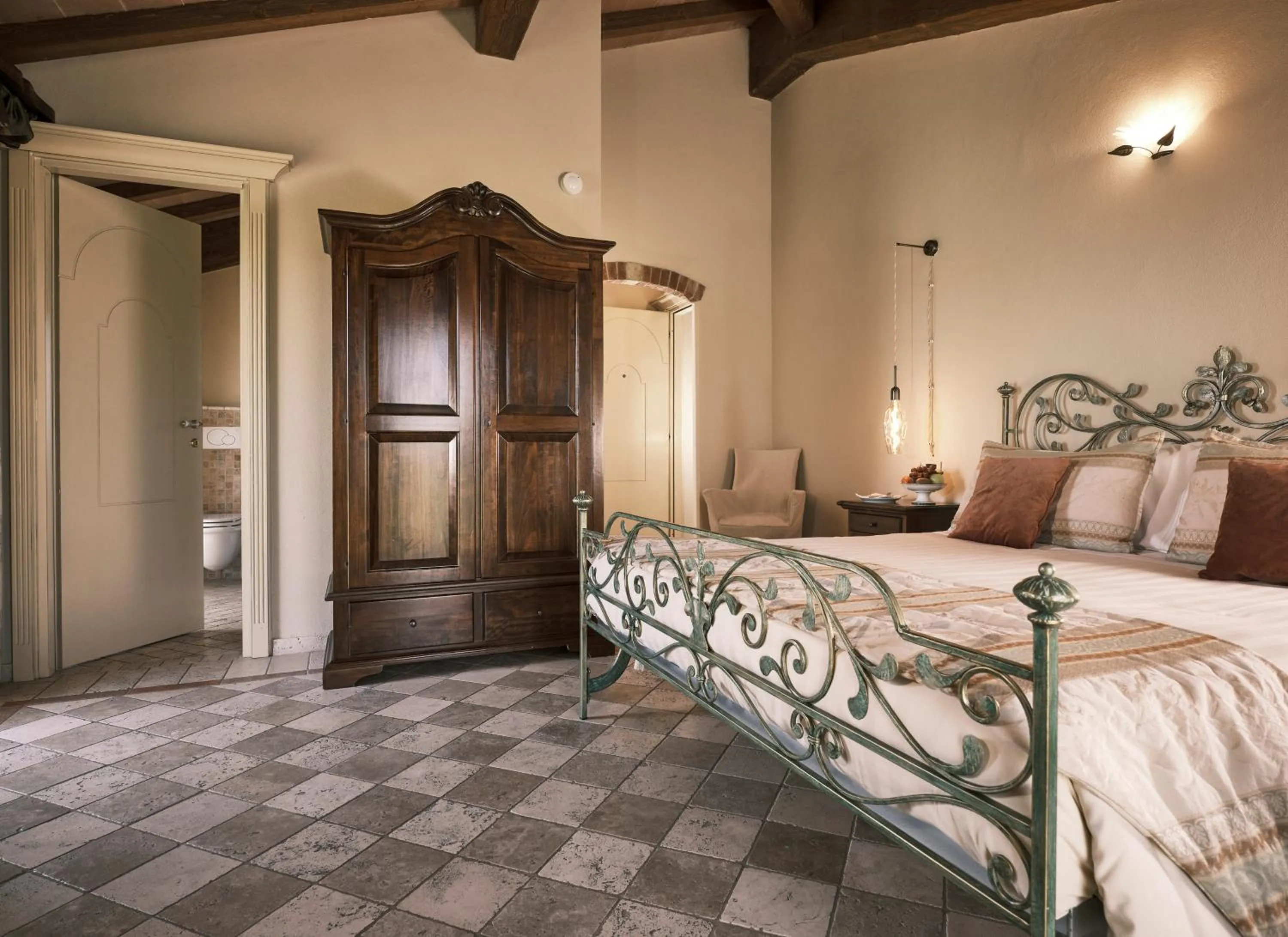 Bedroom, Bed in Tenuta Montemagno Relais & Wines