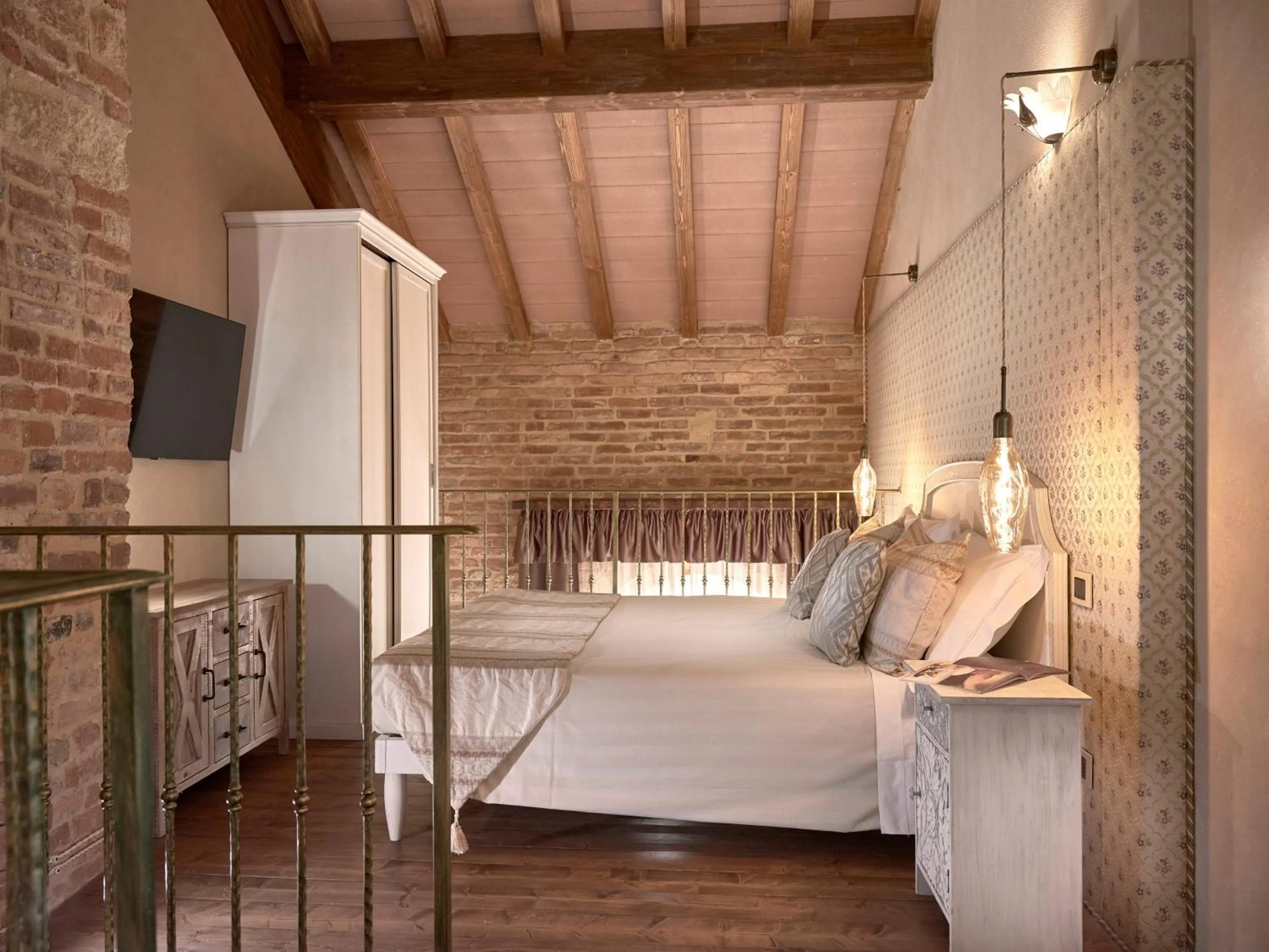 Bedroom, Bed in Tenuta Montemagno Relais & Wines