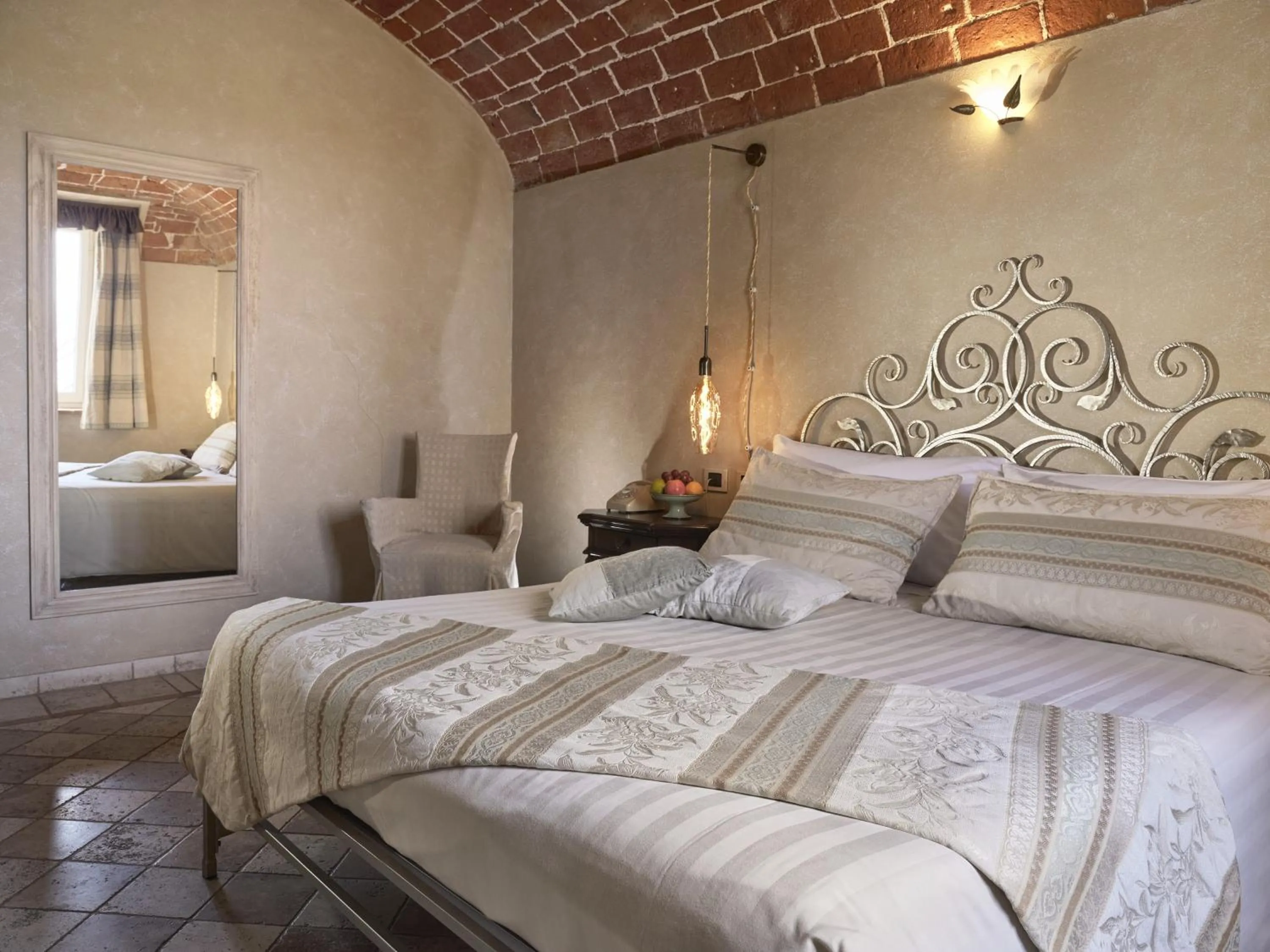 Bedroom, Bed in Tenuta Montemagno Relais & Wines