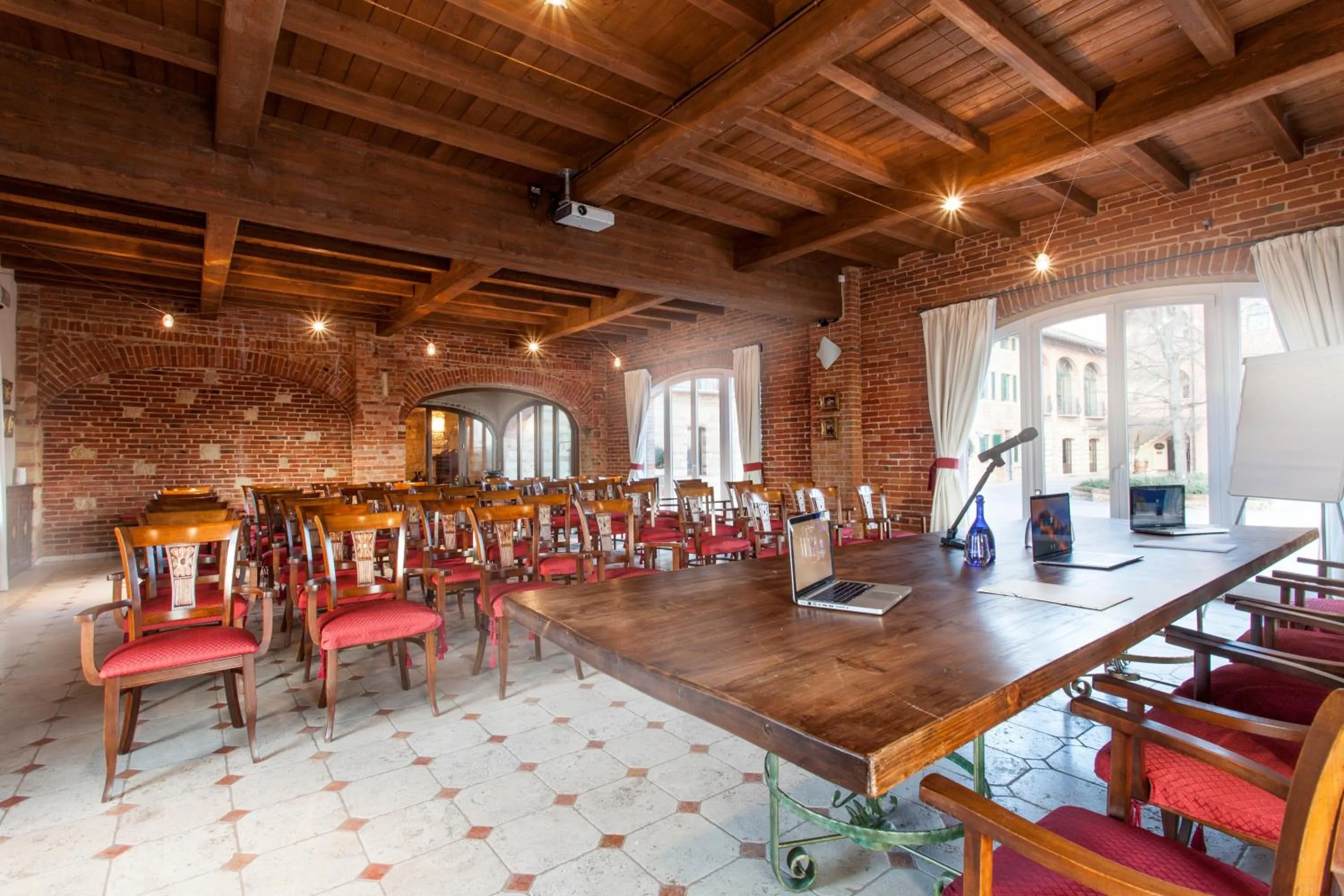Meeting/conference room in Tenuta Montemagno Relais & Wines