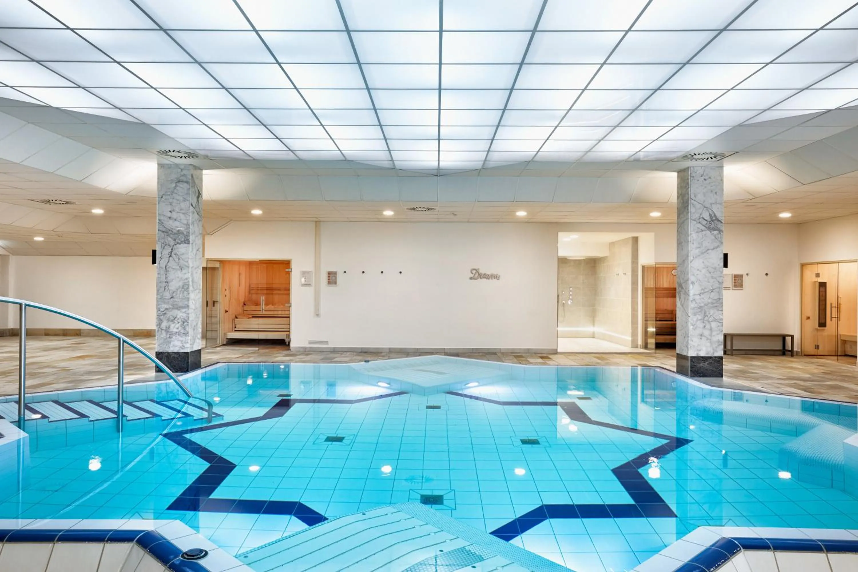 Swimming pool in Micador Appartementhaus