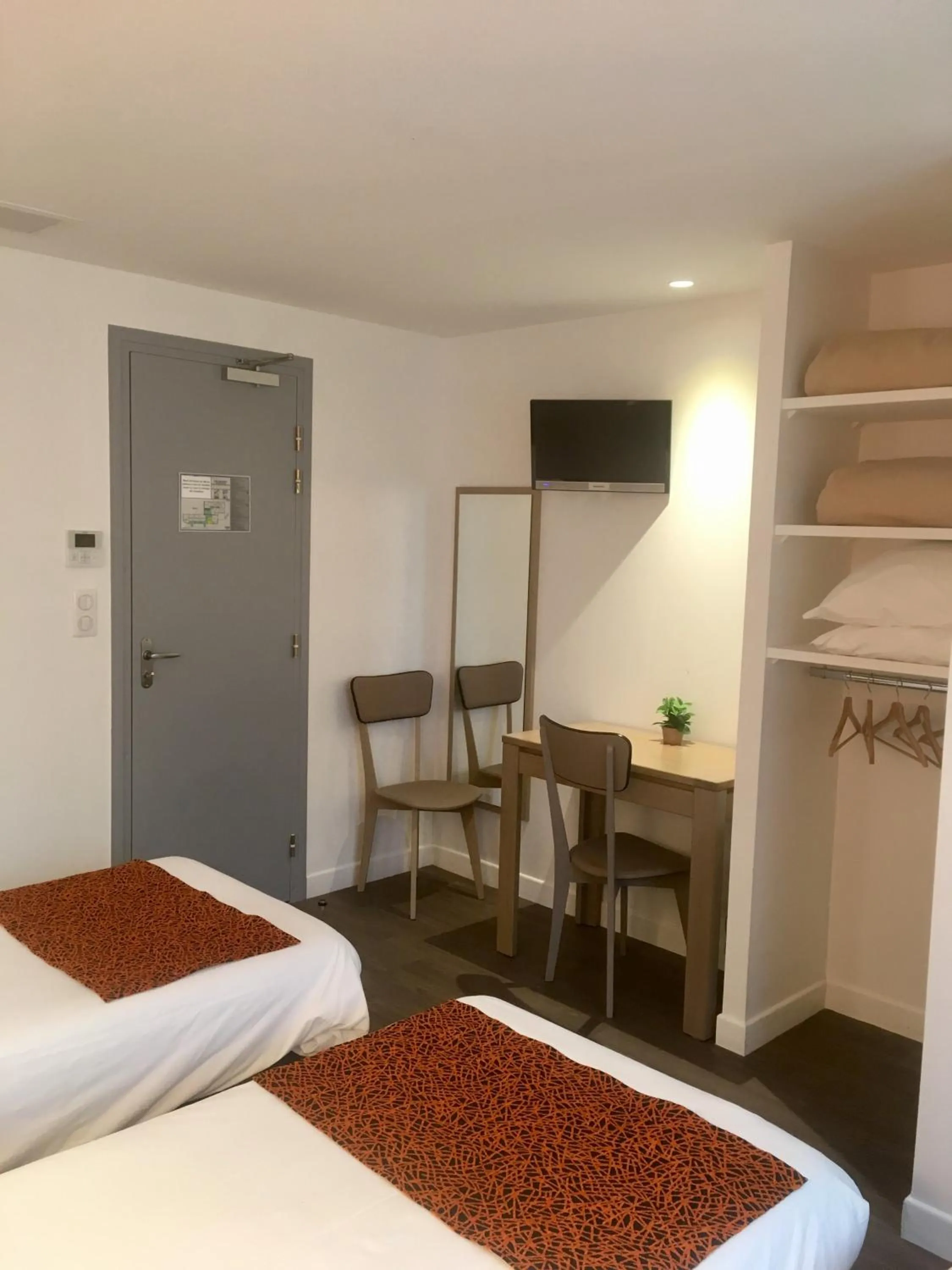 Bedroom, Bed in Manexenea