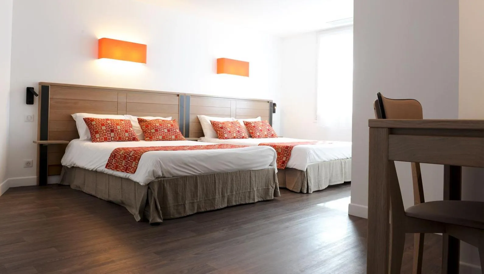 Photo of the whole room, Bed in Manexenea