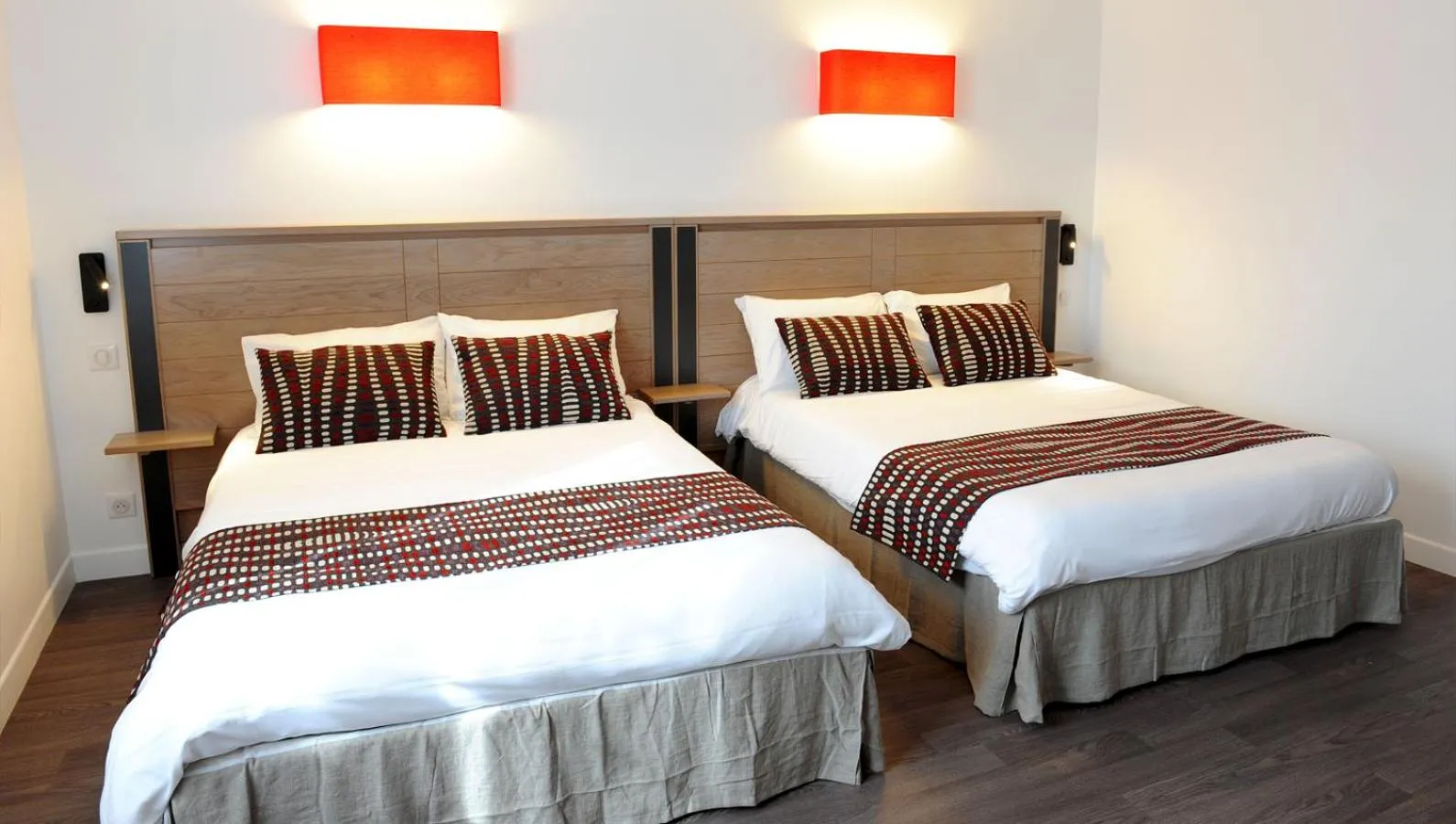 Photo of the whole room, Bed in Manexenea